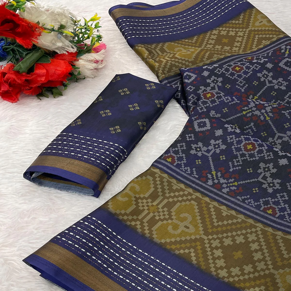 Gorgeous Blue Silk Blend Saree with Digital Patola Patterns for Timeless Ethnic Appeal - Image 2
