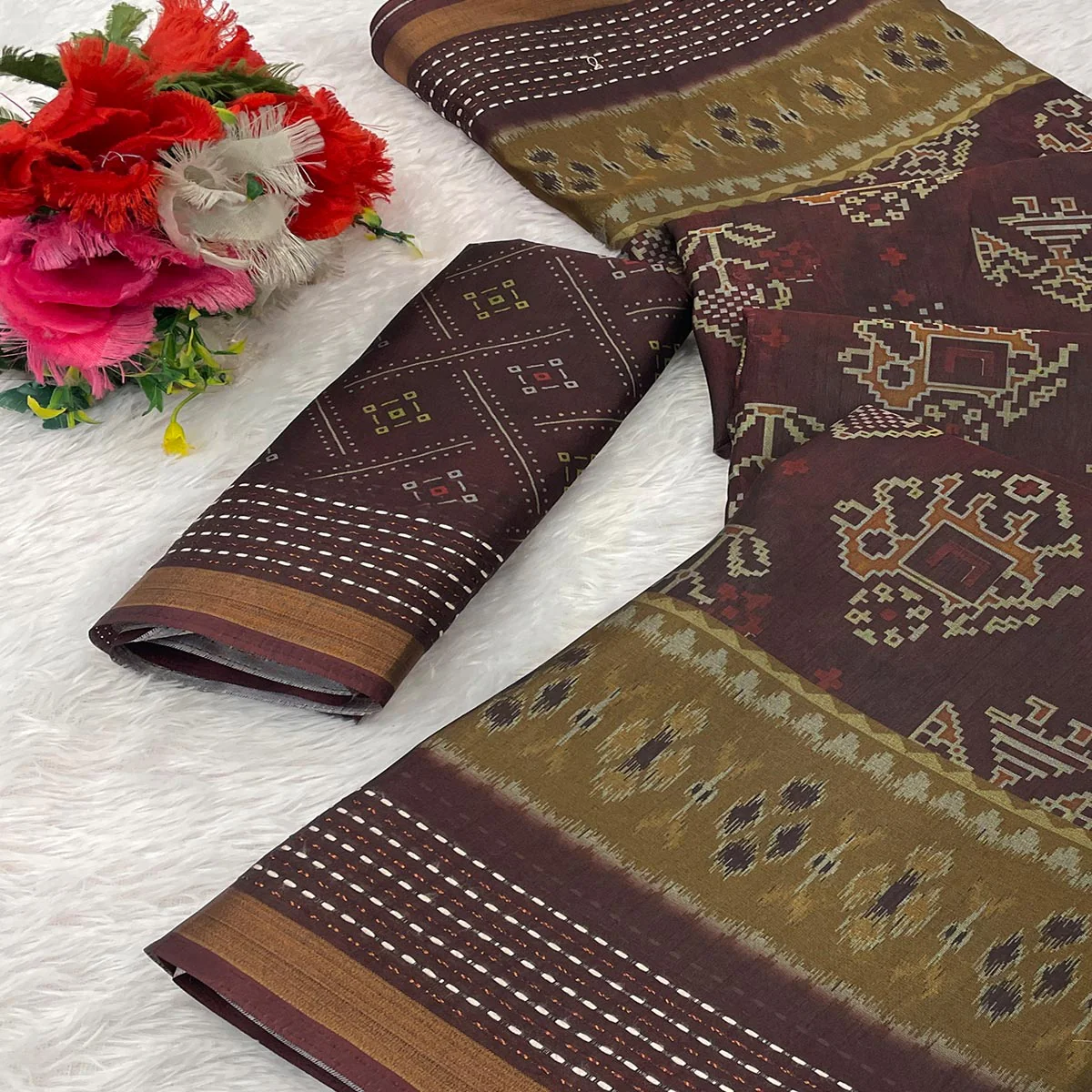 Gorgeous Brown Silk Blend Saree with Digital Patola Patterns for Timeless Ethnic Appeal - Image 2