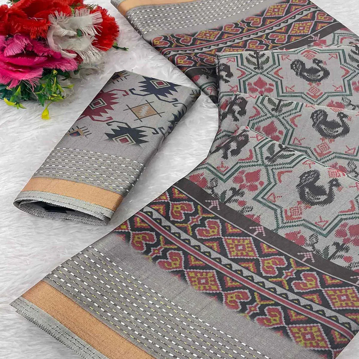 Gorgeous Grey Silk Blend Saree with Digital Patola Patterns for Timeless Ethnic Appeal - Image 2