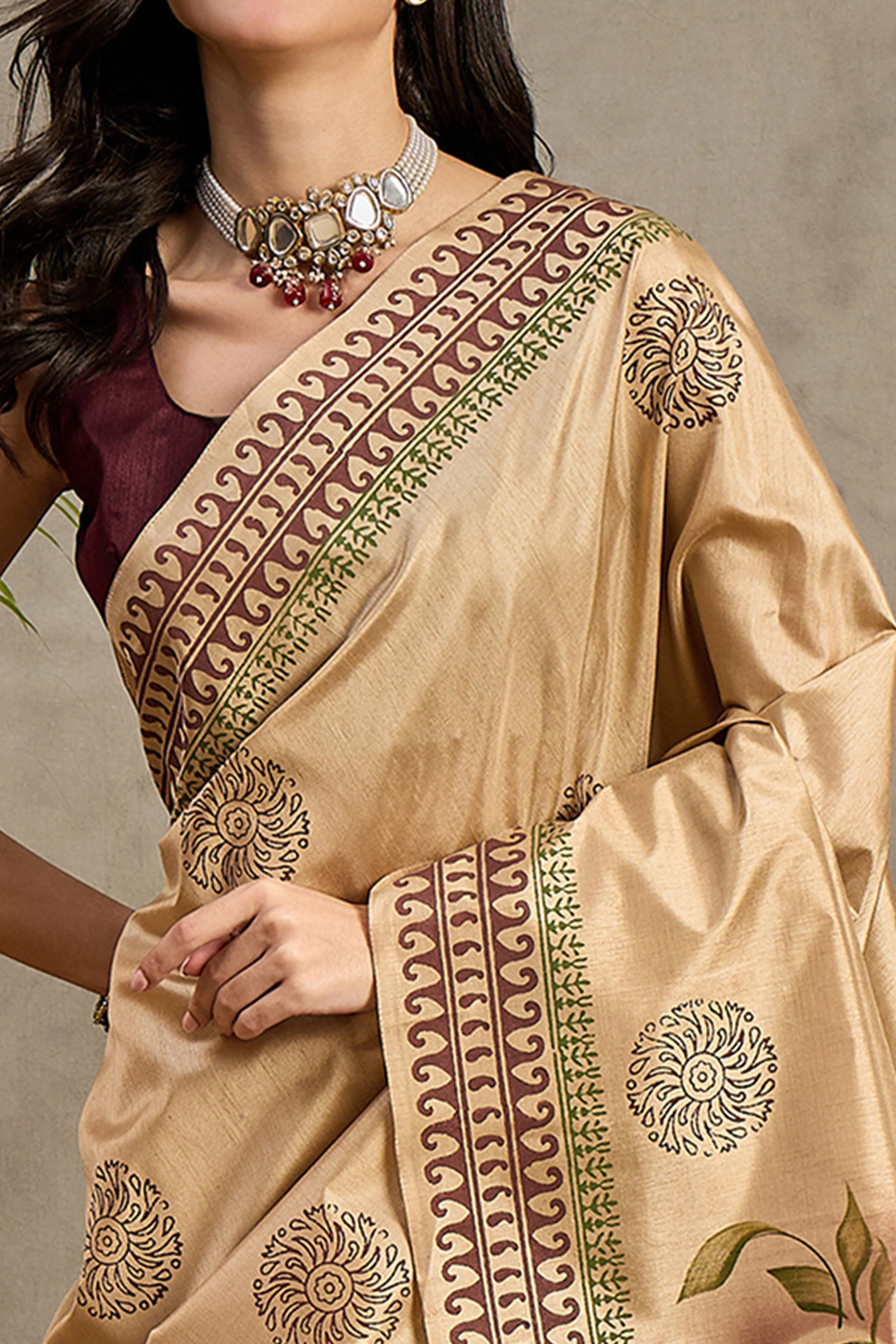 Graceful Beige Floral Printed Kozi Cotton Silk Saree Featuring Tassel Accents Pallu - Image 2