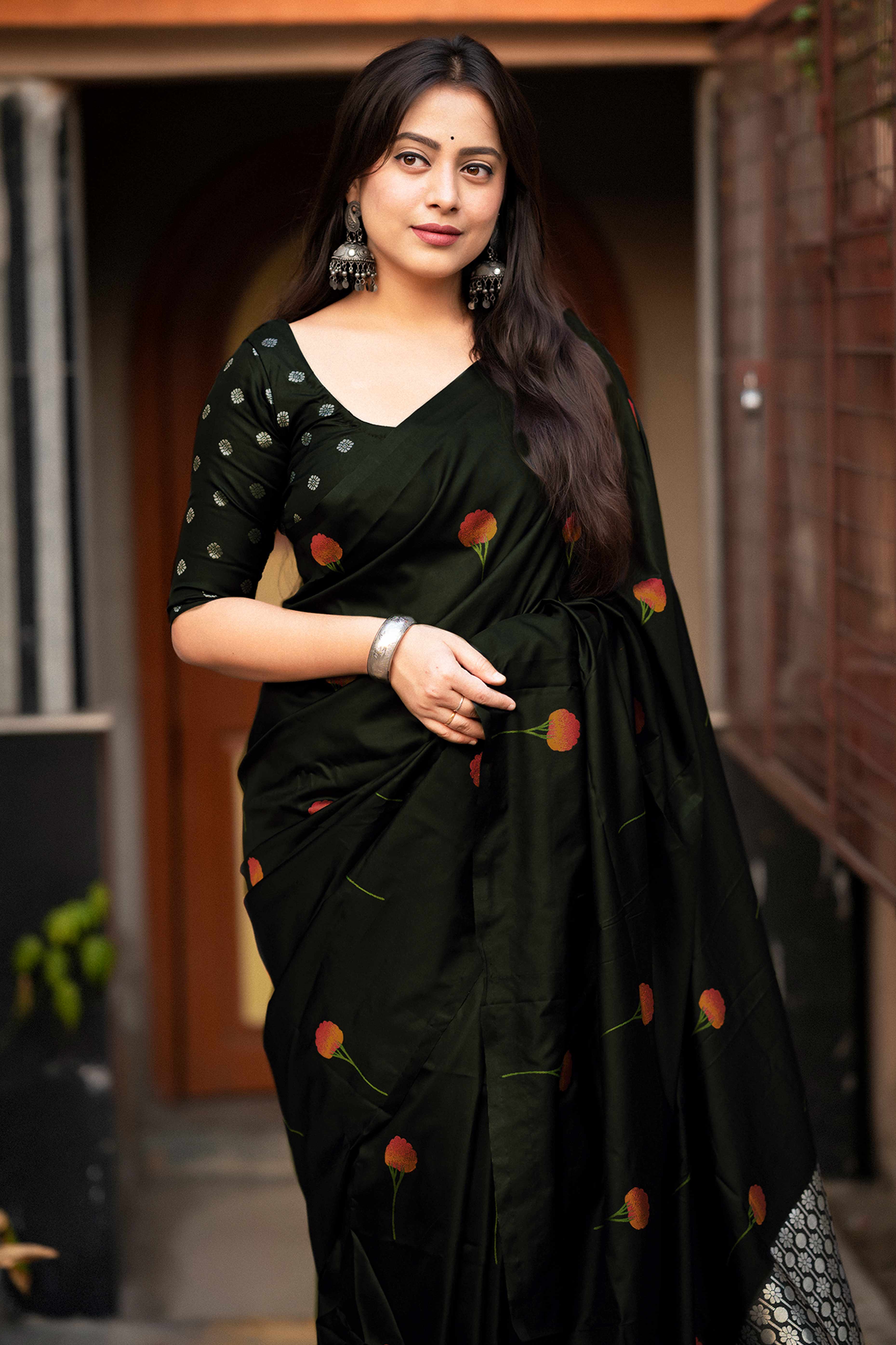 Graceful Black Banarasi Silk Saree With Floral Zari Weaving & Tassel Border - Image 3