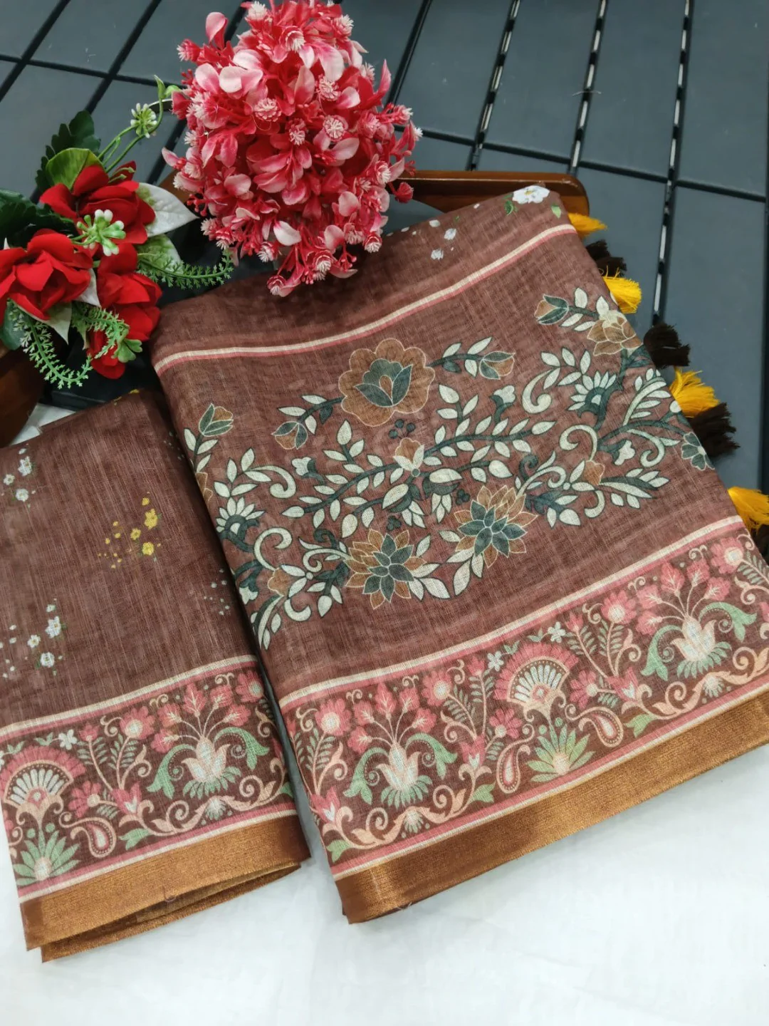 Graceful Brown Linen Saree with Beautiful Floral Print Border - Image 5