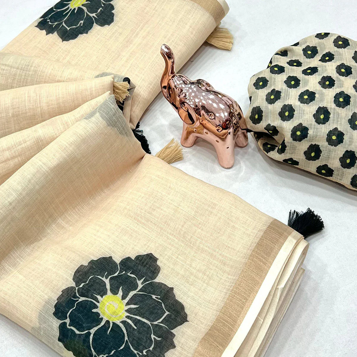Graceful Cream Floral Printed Saree in Linen Silk with Delicate Tassel Accents - Image 2