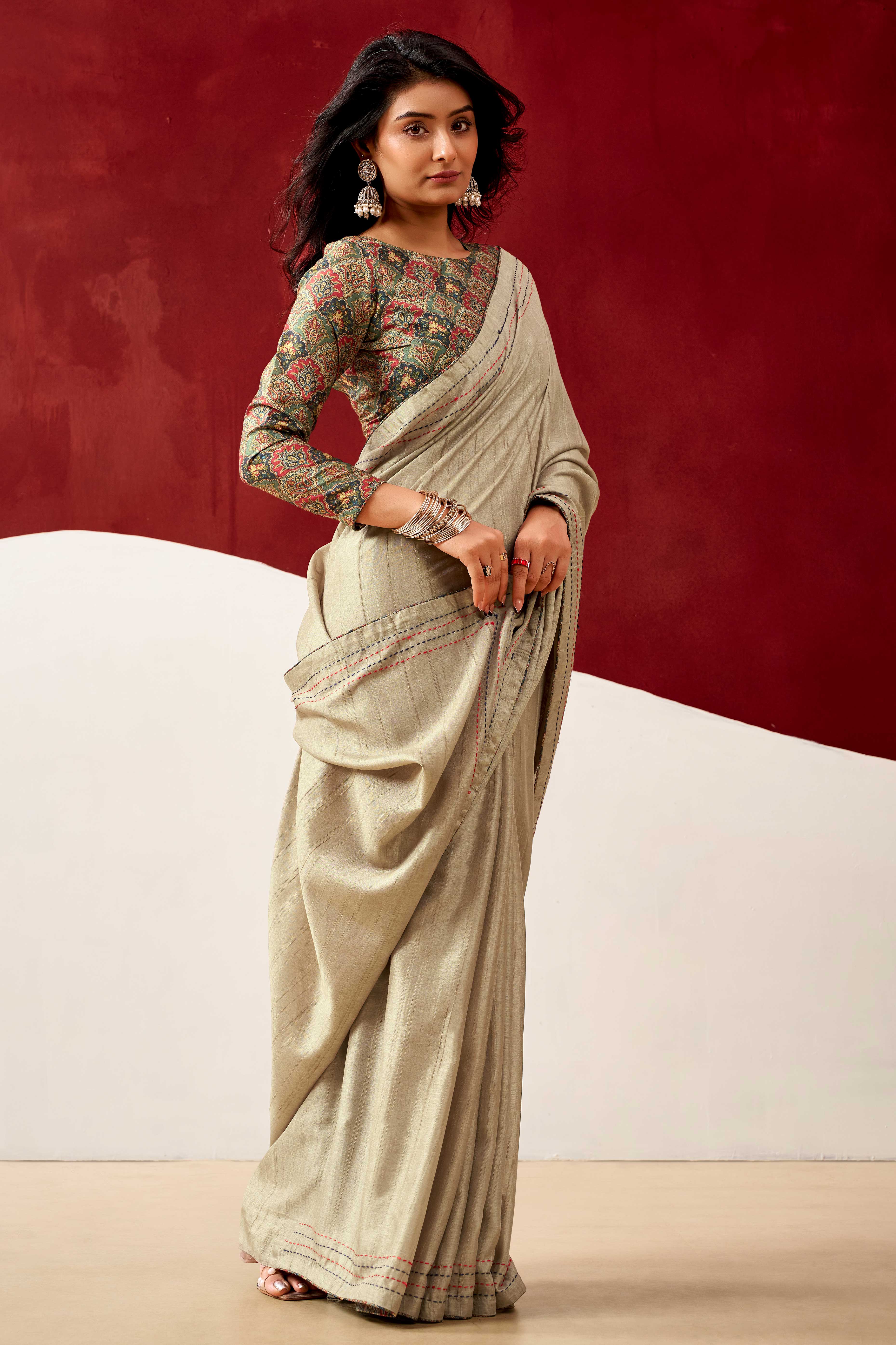 Graceful Cream Handloom Cotton Blend Saree Featuring Striped Lining Embroidery & Tassel Pallu - Image 3