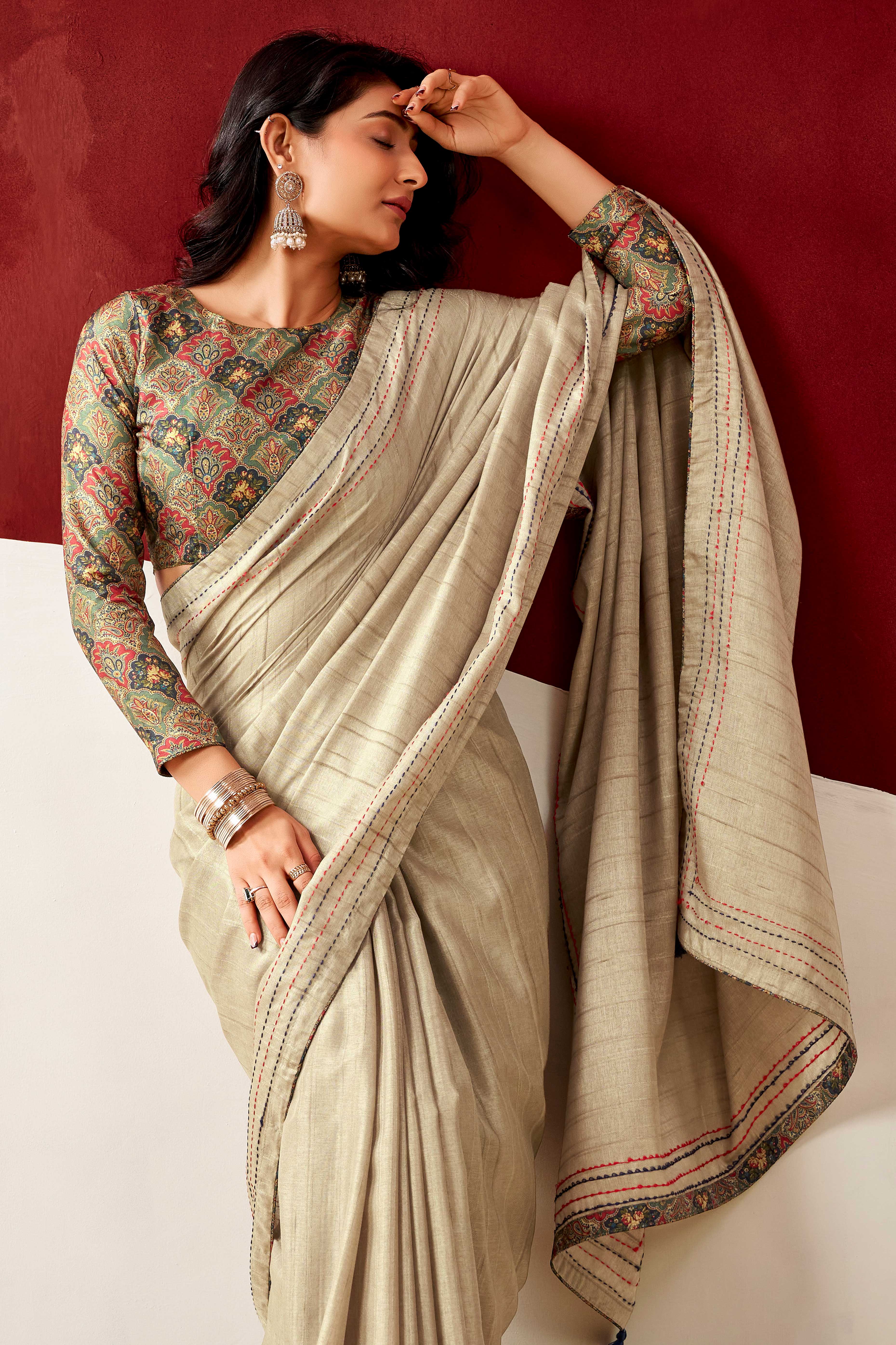 Graceful Cream Handloom Cotton Blend Saree Featuring Striped Lining Embroidery & Tassel Pallu - Image 4