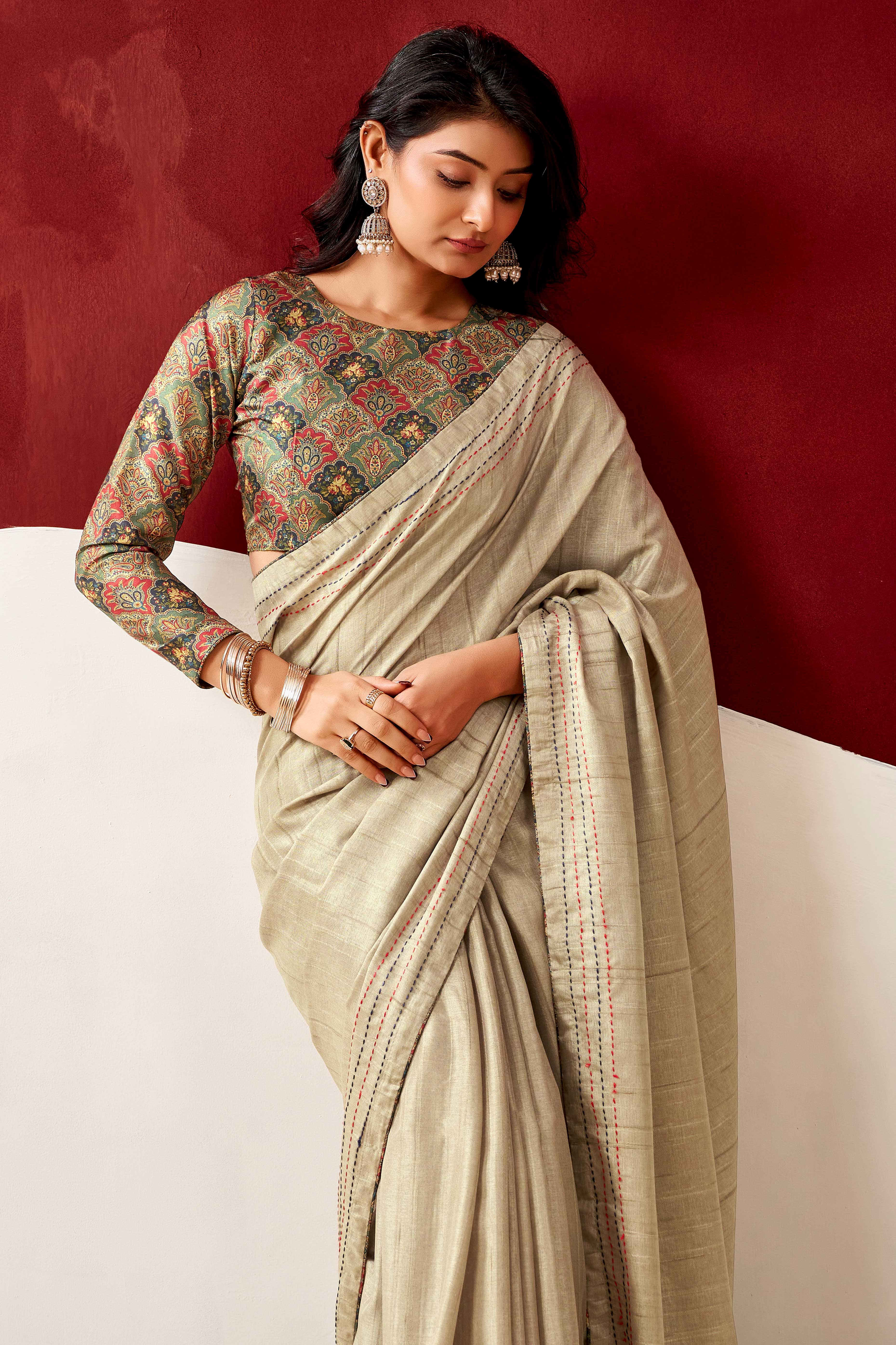 Graceful Cream Handloom Cotton Blend Saree Featuring Striped Lining Embroidery & Tassel Pallu - Image 5