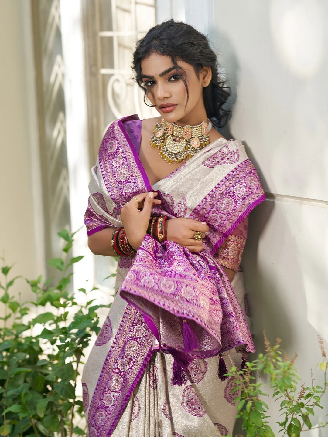 Graceful Cream & Purple Floral Weaving Silk Blend Saree Enhanced With Designer Tassel Pallu - Image 5
