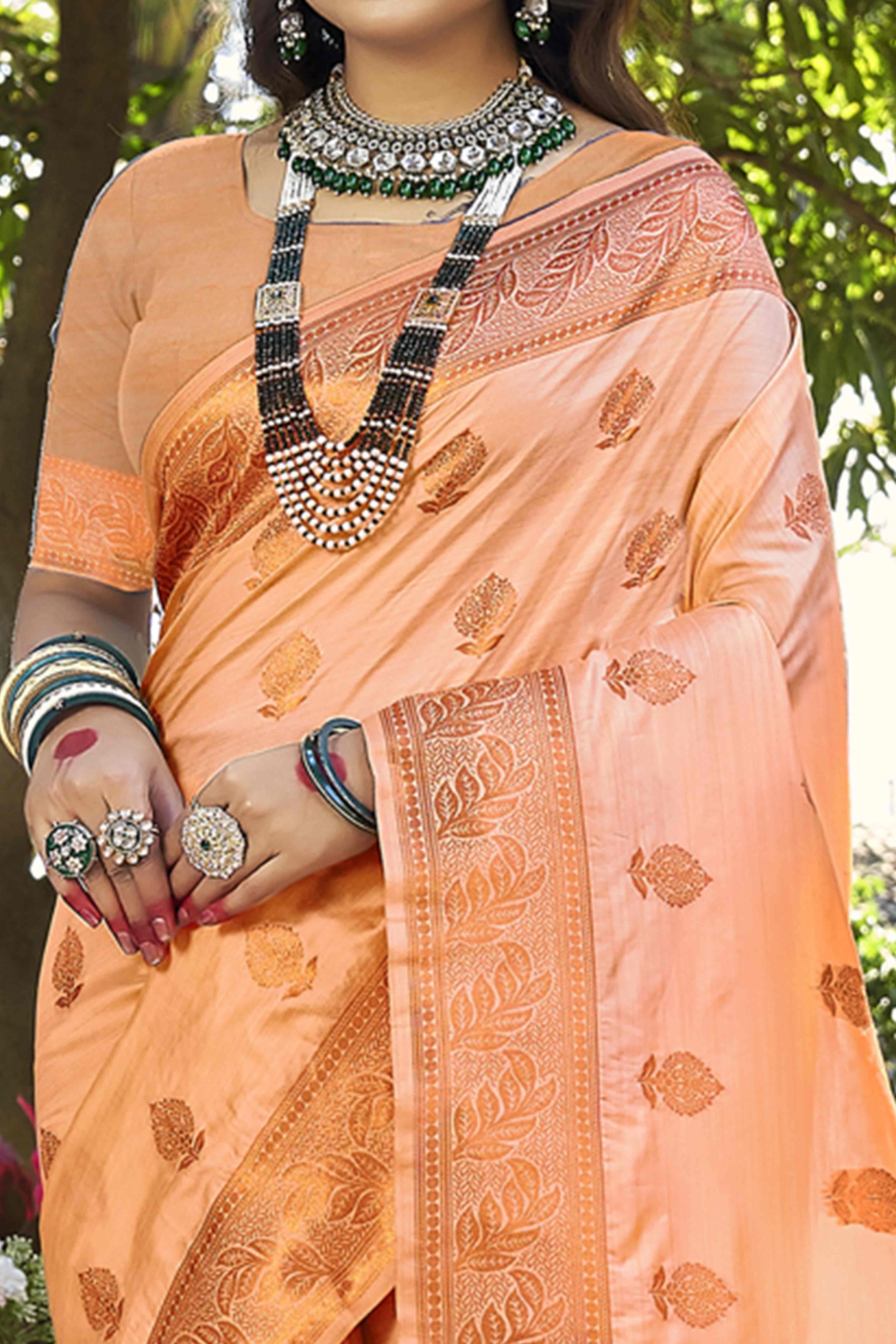 Graceful Emerald Floral Zari Woven Banarasi Silk Saree In Peach - Image 2