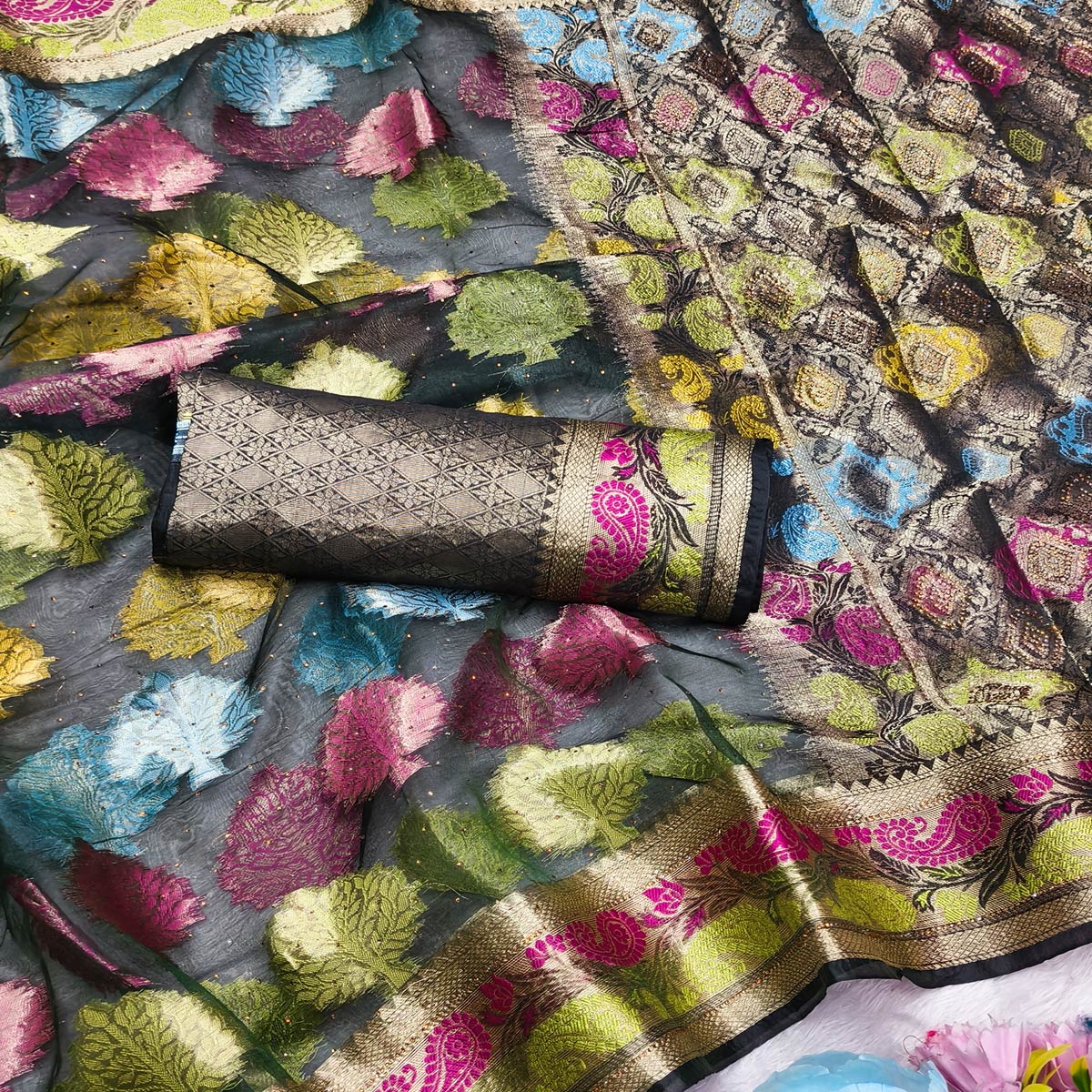 Graceful Green Banarasi Silk Saree Enhanced With Tree Motif Zari Weaving & Stone Work - Image 2