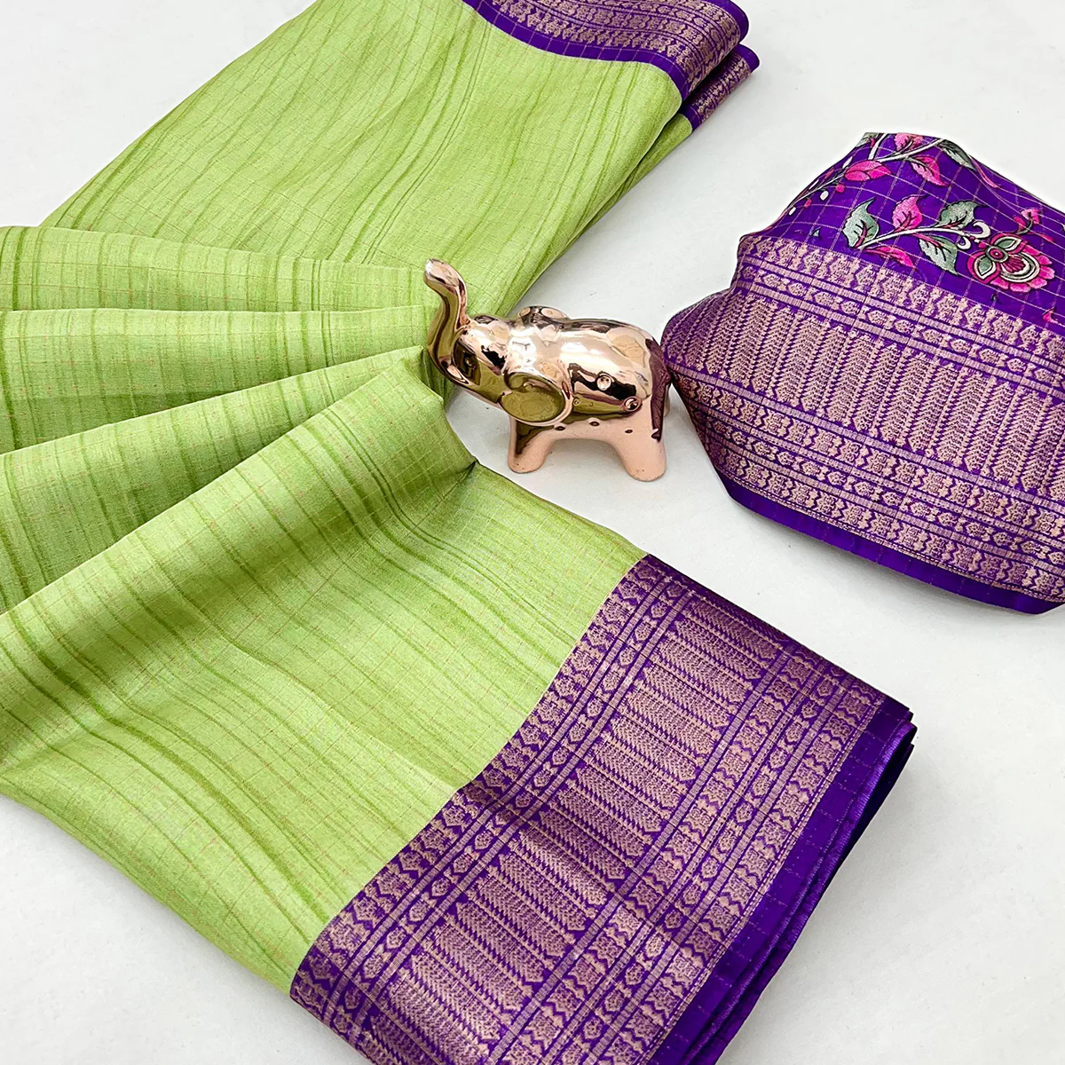Graceful Green Checks Zari Weaving Jacquard Cotton Silk Saree With Peacock & Floral Motif Pallu - Image 2