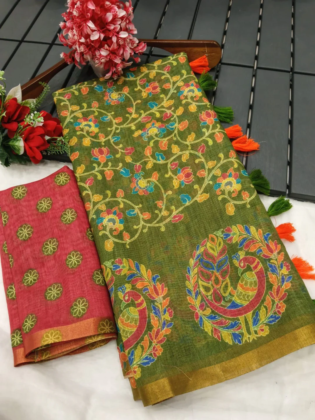 Graceful Green Linen Saree with Ethnic Printed Border Design - Image 3