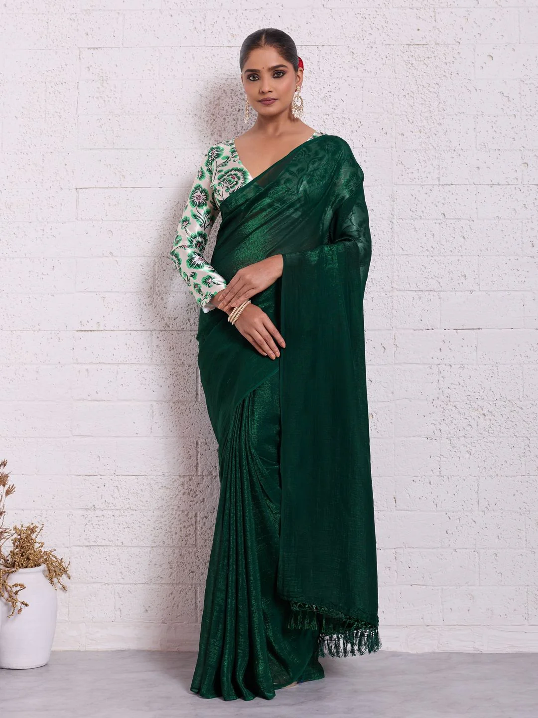 Graceful Green Solid Pure Crunchy Saree Accented With Fine Tassel Pallu