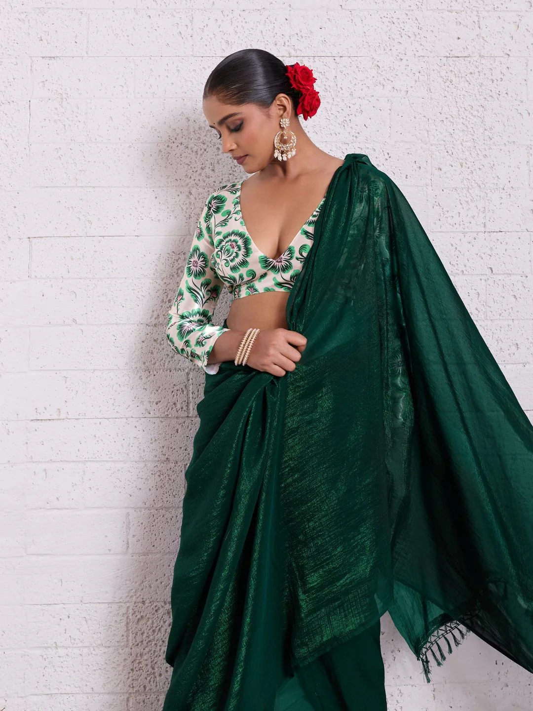 Graceful Green Solid Pure Crunchy Saree Accented With Fine Tassel Pallu - Image 3