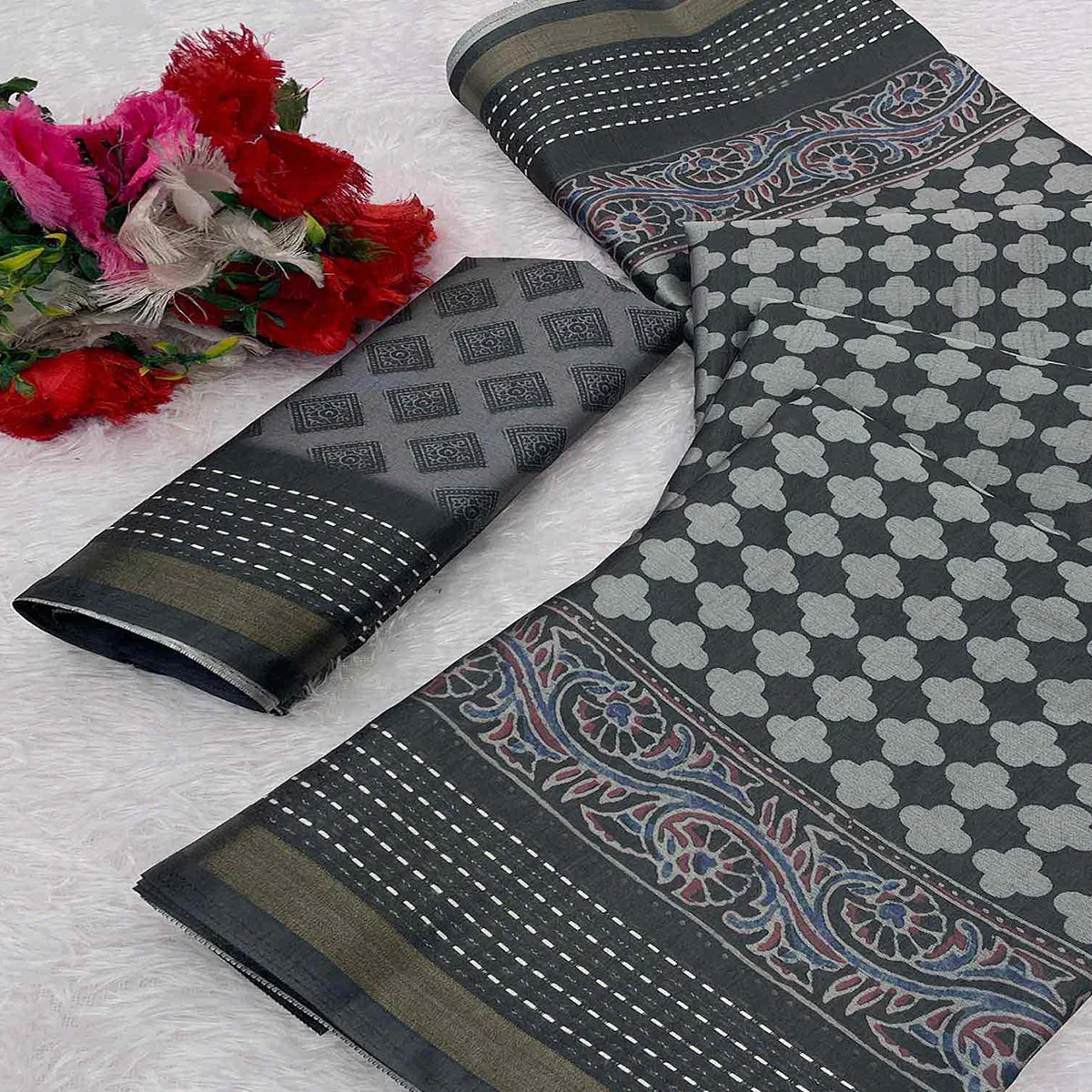 Graceful Grey Digital Ikkat Printed Saree in Luxurious Silk Blend Fabric - Image 2