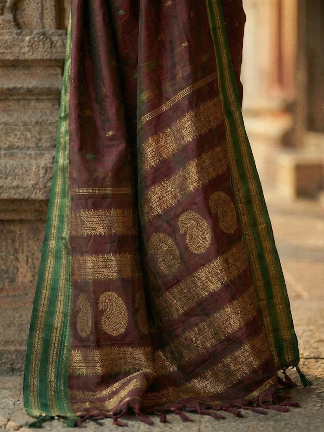 Graceful Maroon Woven Silk Blend Saree With Paisley Pattern Pallu & Decorative Tassels - Image 2
