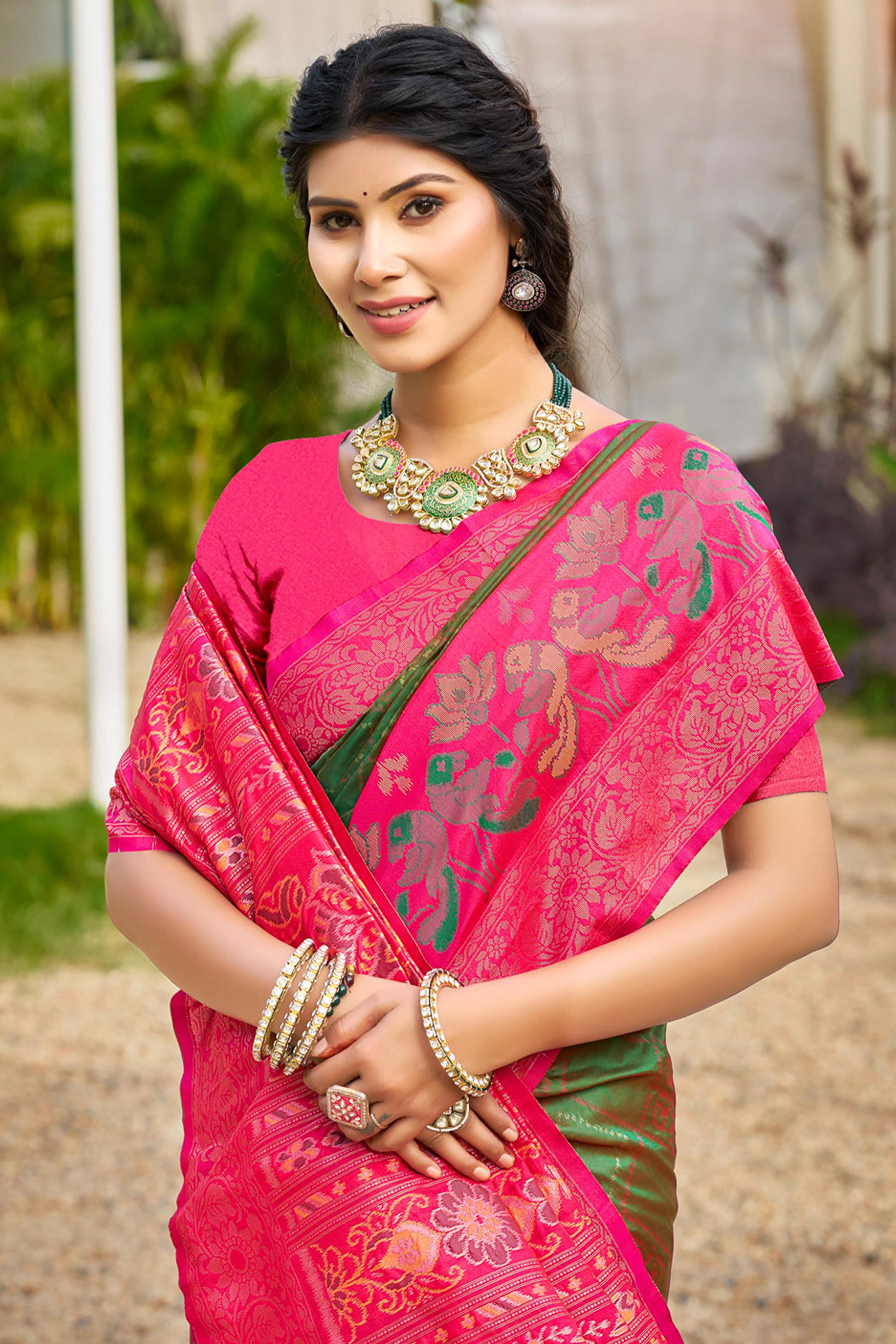 Graceful Mehendi Green Pochampally Silk Blend Saree Adorned With Floral Weaving & Tassel Pallu - Image 3