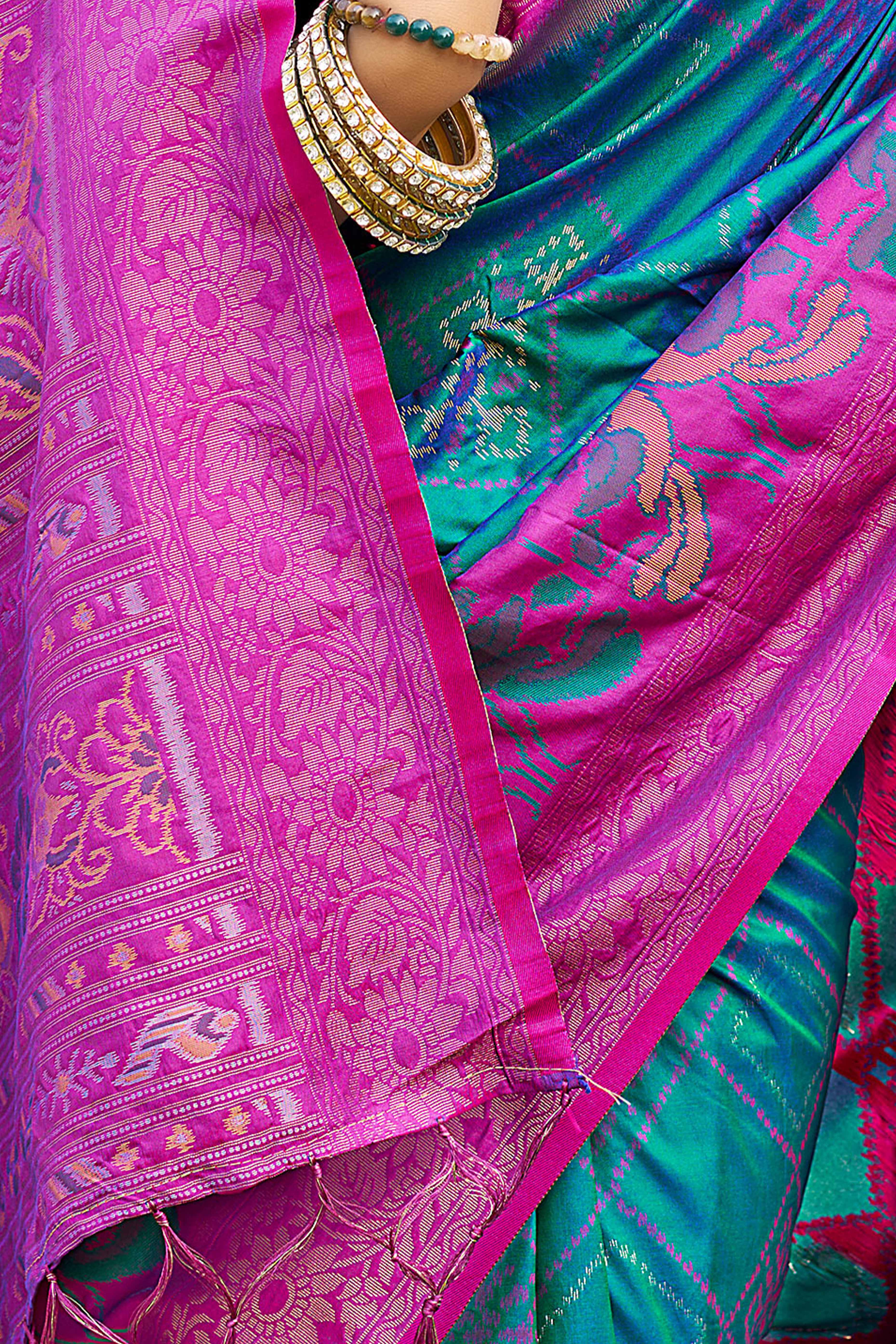 Graceful Morpich Blue Pochampally Silk Blend Saree Adorned With Floral Weaving & Tassel Pallu - Image 5