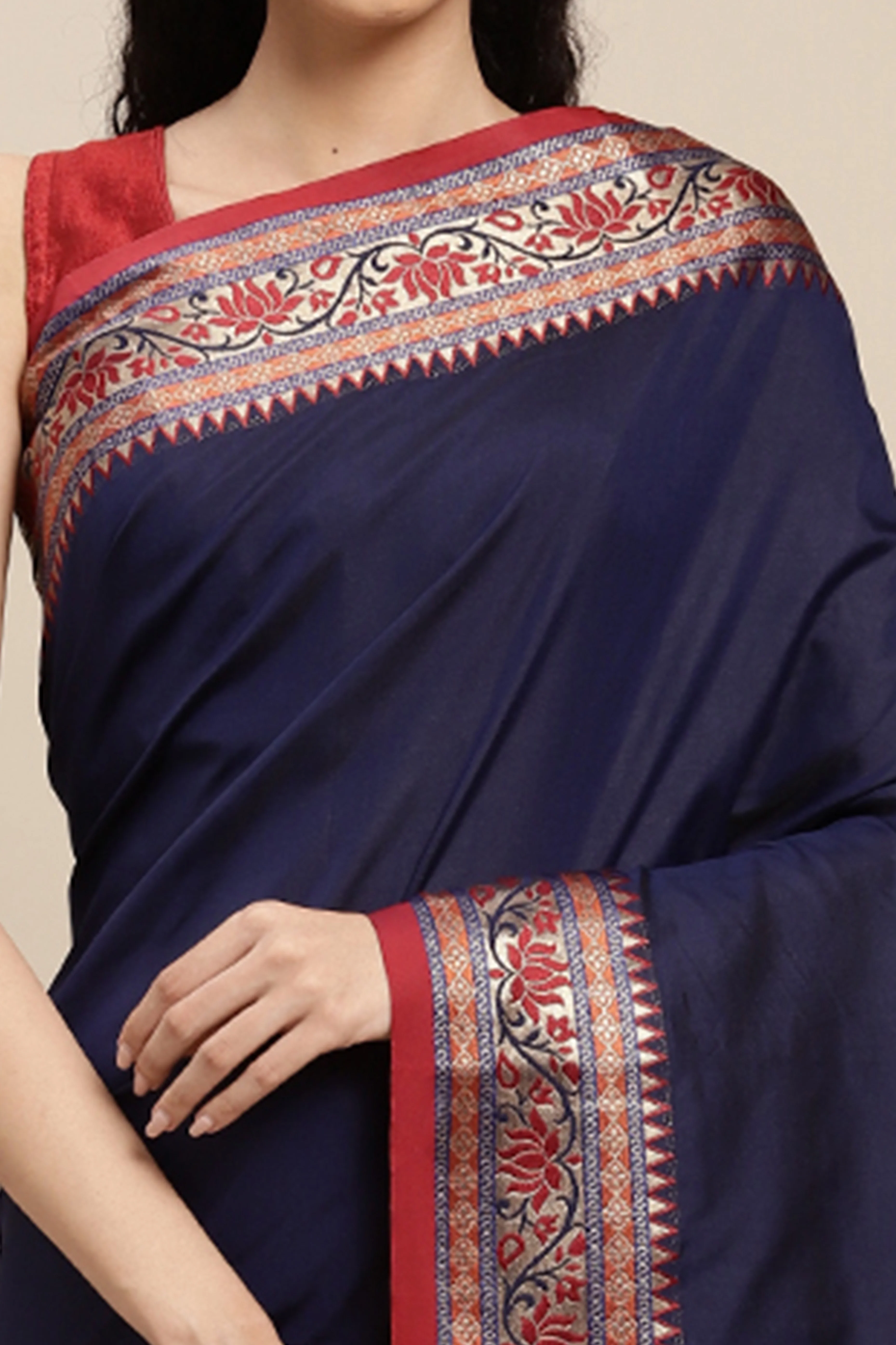 Graceful Navy Blue Solid Saree Highlighted With Floral Zari Weaving On Silk Blend & Tassel Pallu - Image 2