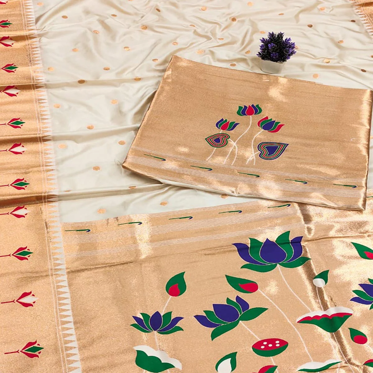 Graceful Off-White Woven Paithani Silk Saree Accented With Classic Floral Zari Weaving Work - Image 2