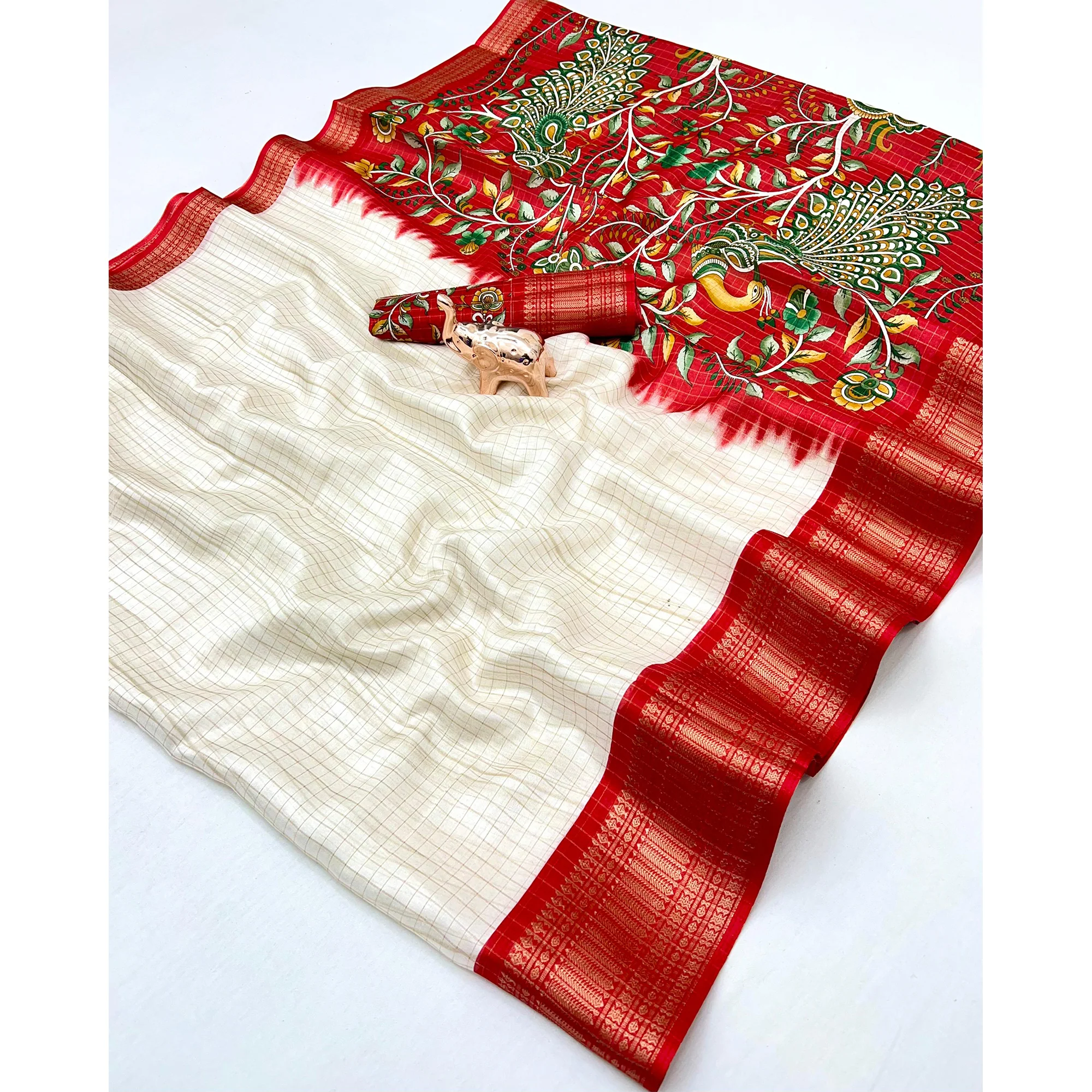 Graceful Offwhite Checks Zari Weaving Jacquard Cotton Silk Saree With Peacock & Floral Motif Pallu - Image 3