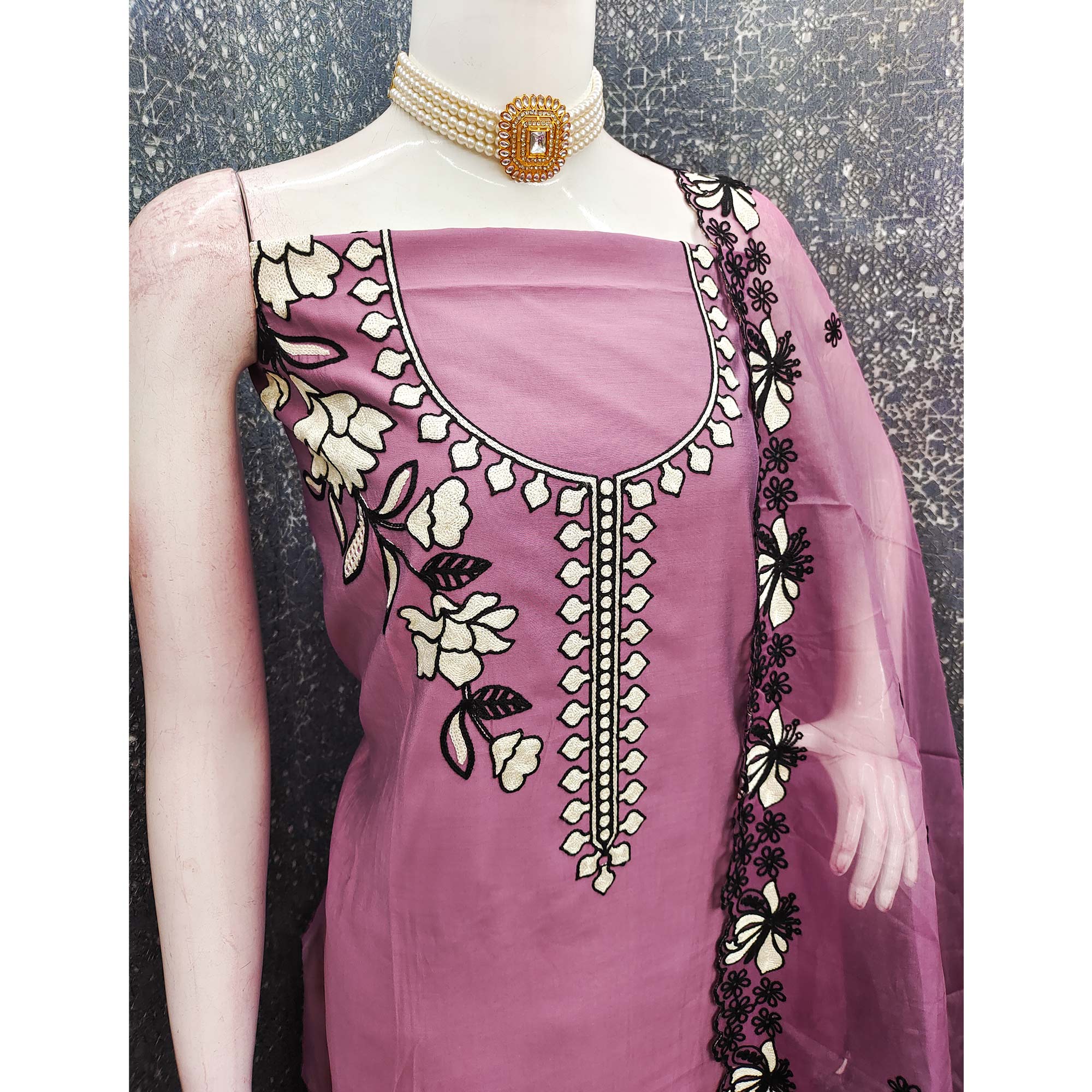 Graceful Pale Magenta Floral Viscose Dress Material Enhanced With Intricate Thread Embroidery Work - Image 4