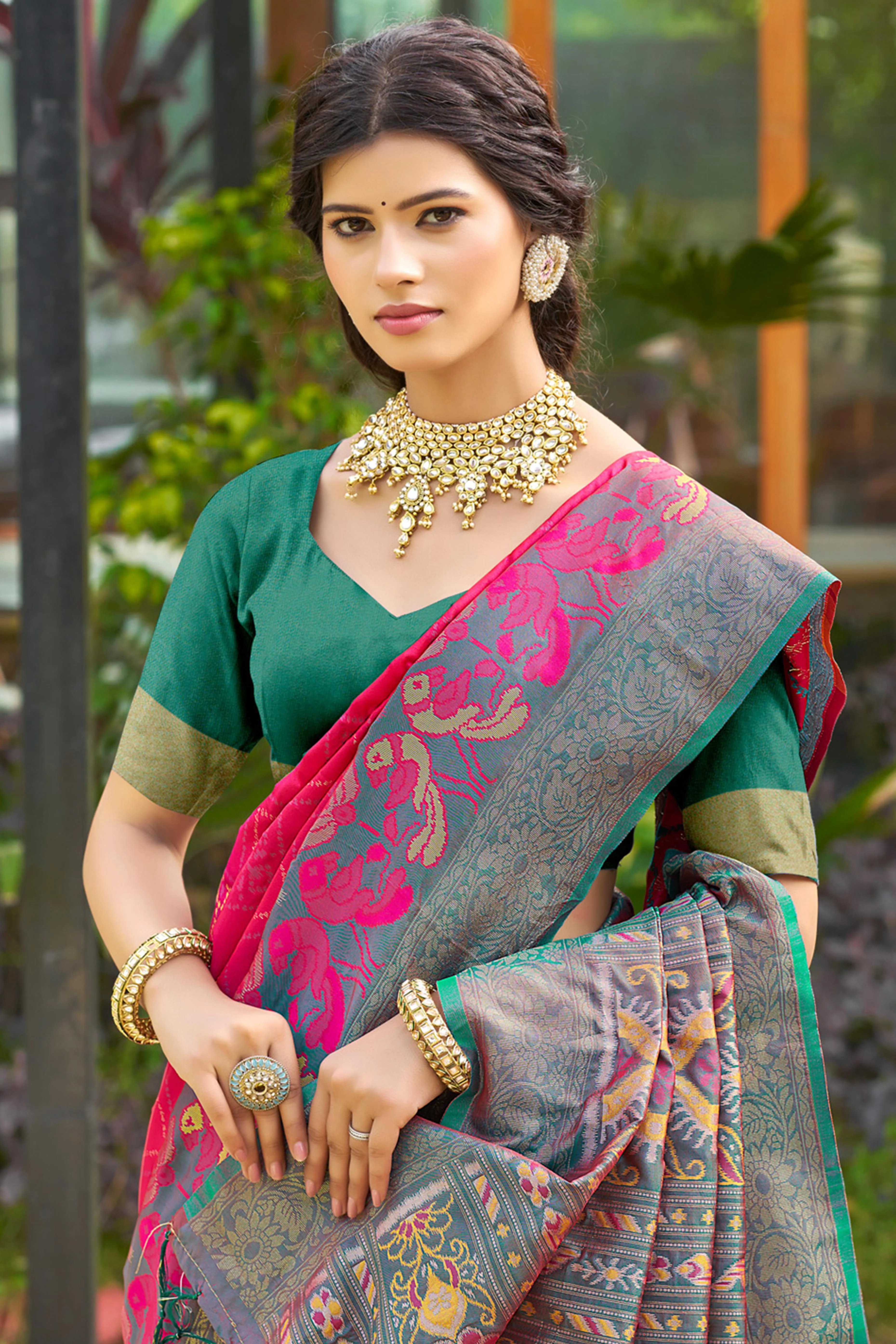 Graceful Pink Pochampally Silk Blend Saree Adorned With Floral Weaving & Stylish Tassel Pallu - Image 3