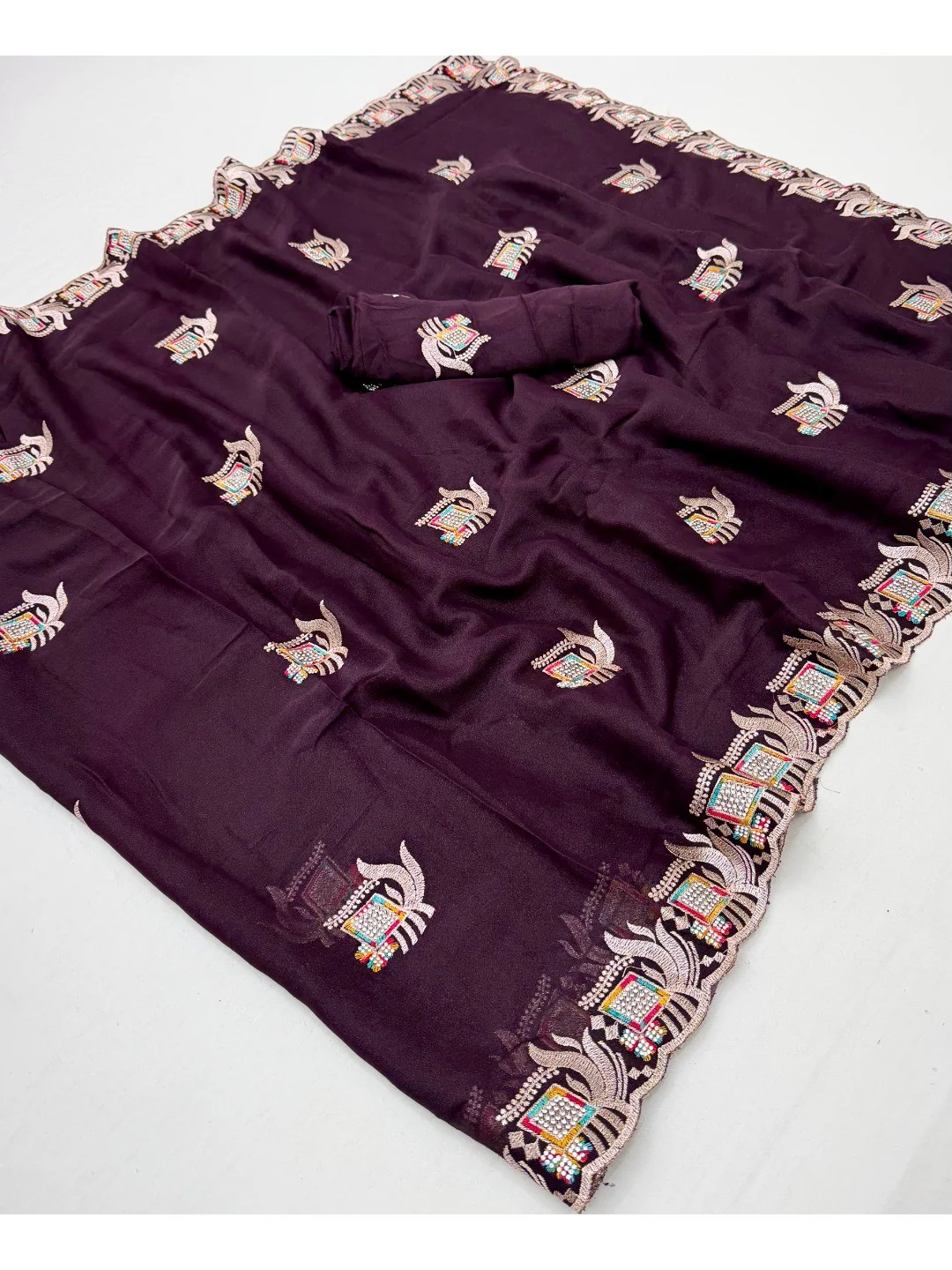 Graceful Purple Georgette Saree with Artistic Embroidered Pattern - Image 3