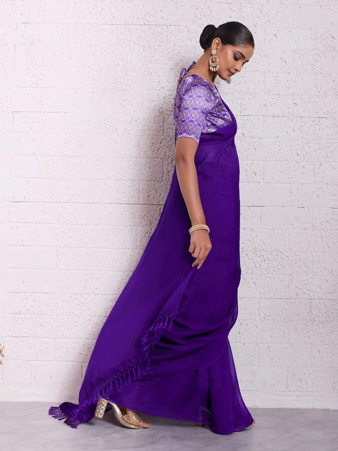 Graceful Purple Solid Pure Crunchy Saree Accented With Fine Tassel Pallu - Image 5