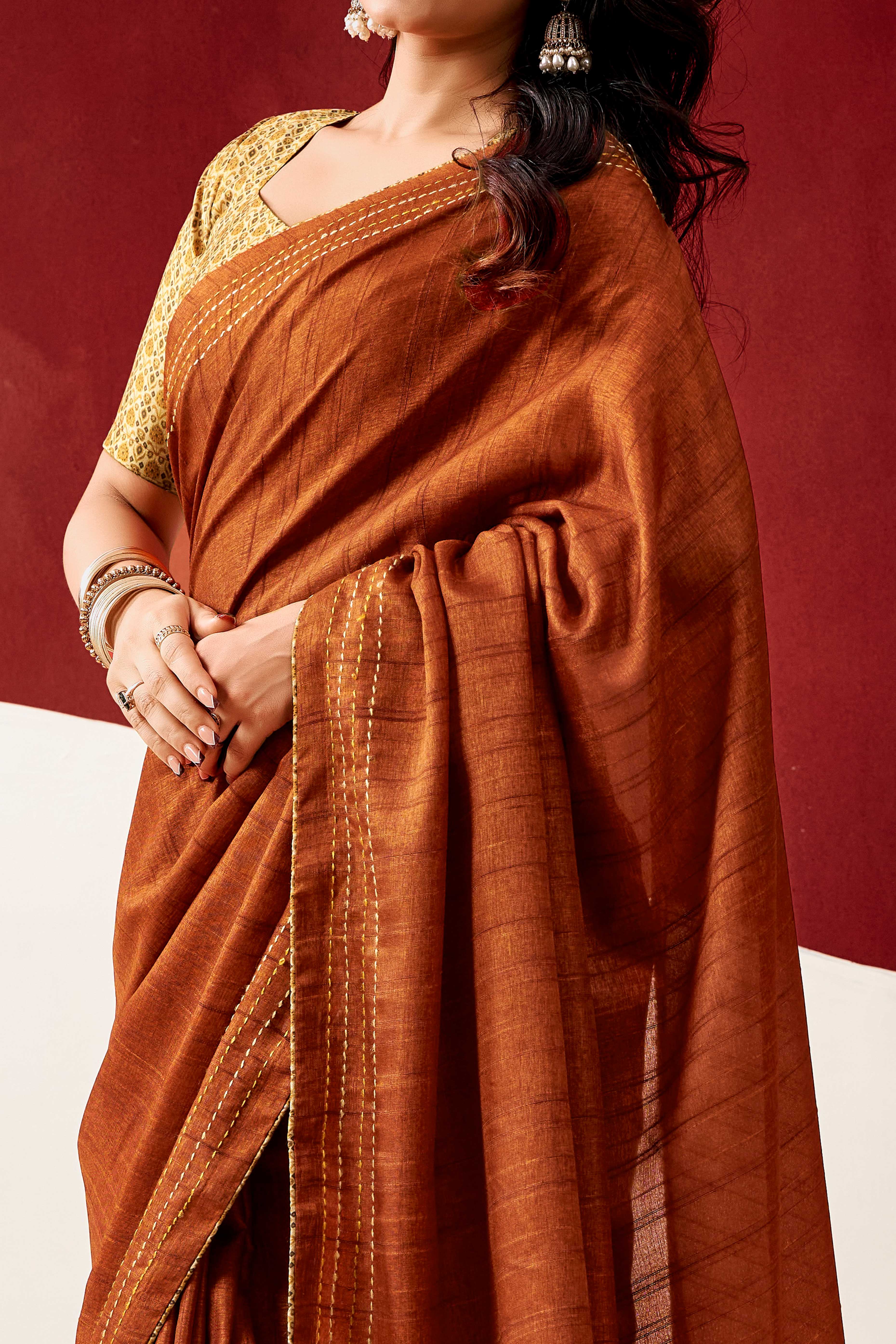 Graceful Rust Handloom Cotton Blend Saree Featuring Striped Lining Embroidery & Tassel Pallu - Image 2
