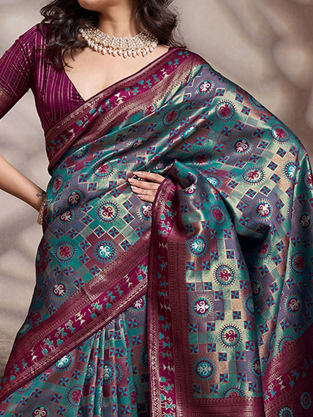 Graceful Turquoise & Wine Floral Zari Meenakari Weaving Art Silk Saree With Elegant Tassel Pallu - Image 5