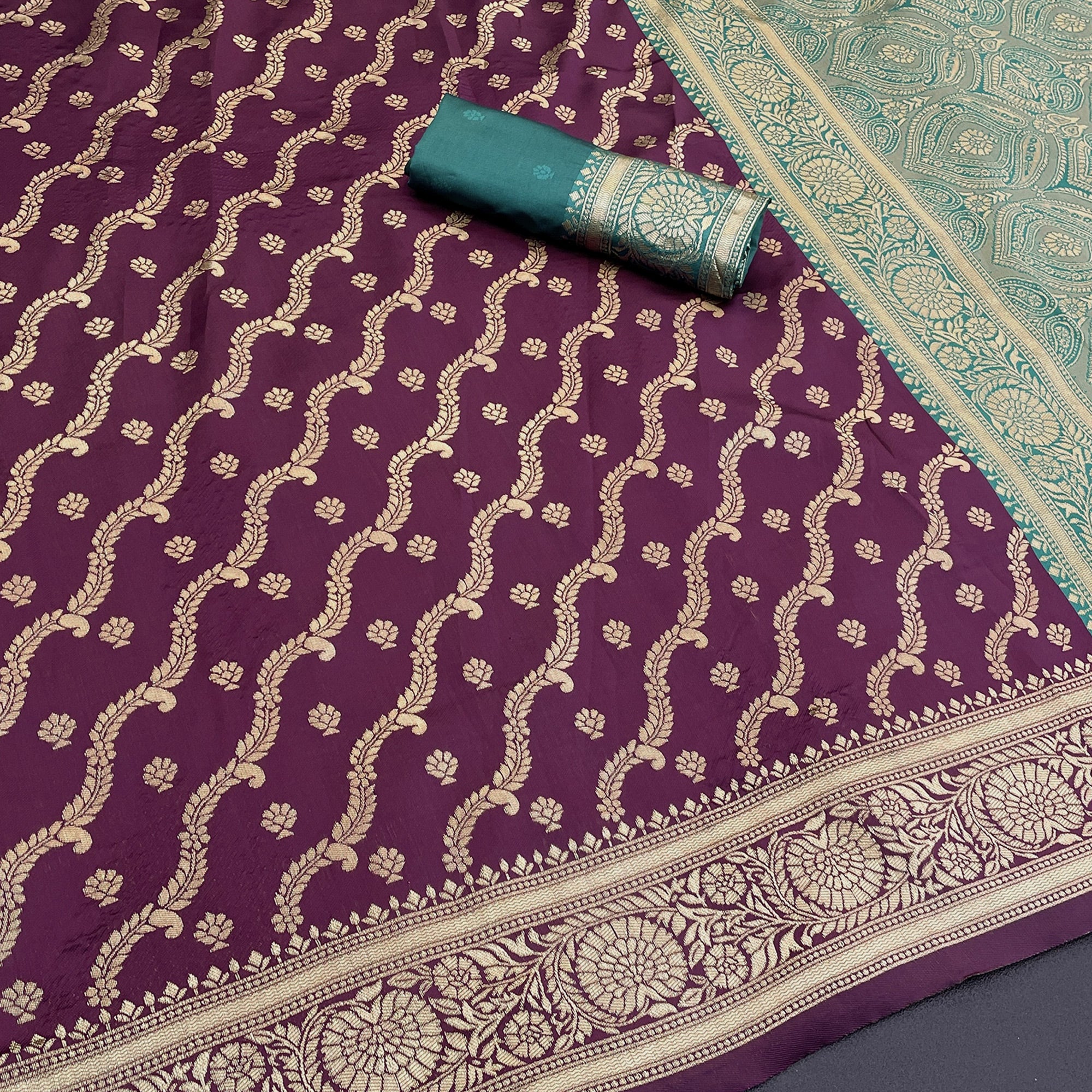 Graceful Wine Banarasi Silk Saree Featuring Intricate Floral Zari Weaving Work - Image 2