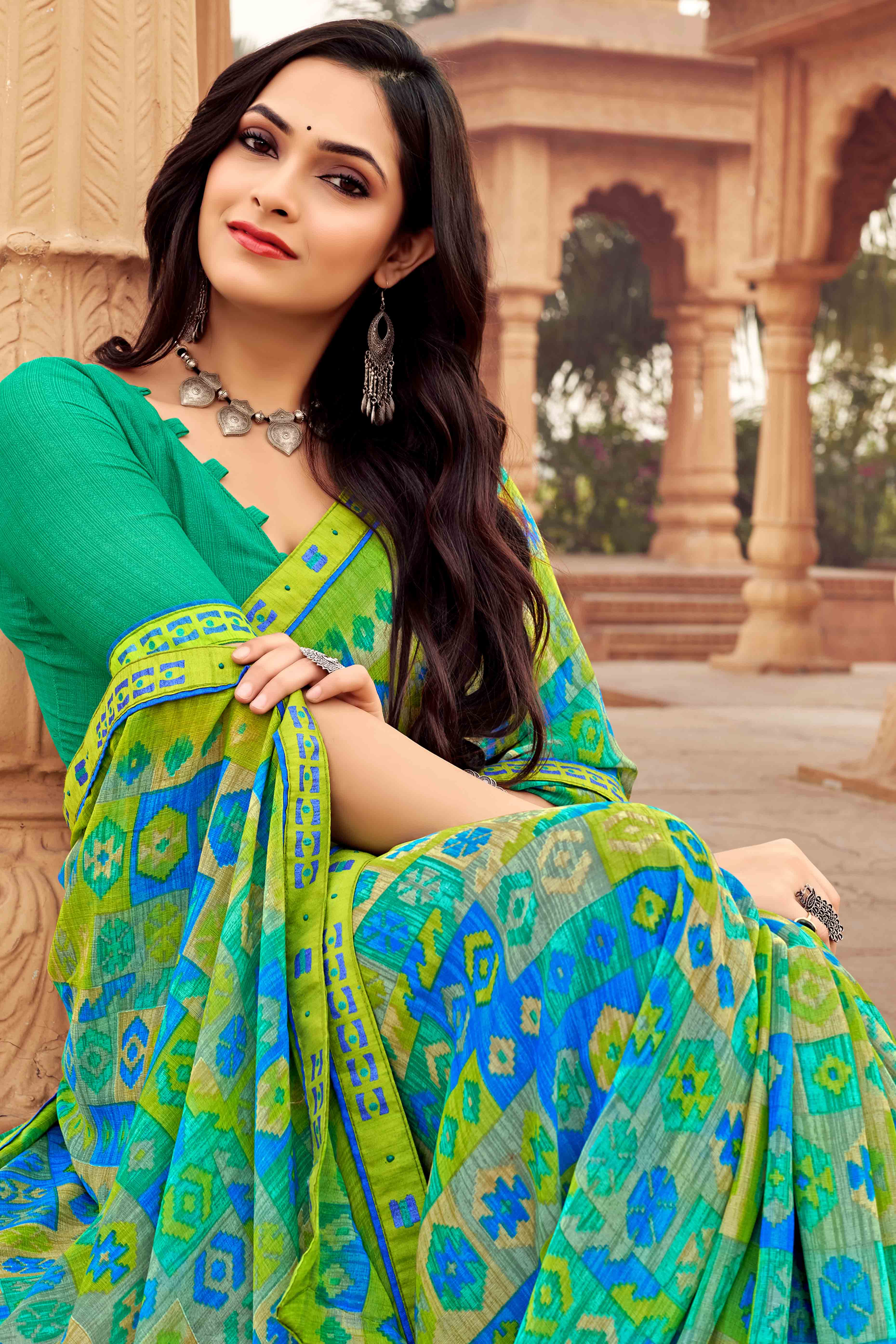 Green Abstract Printed Chiffon Saree - Image 3