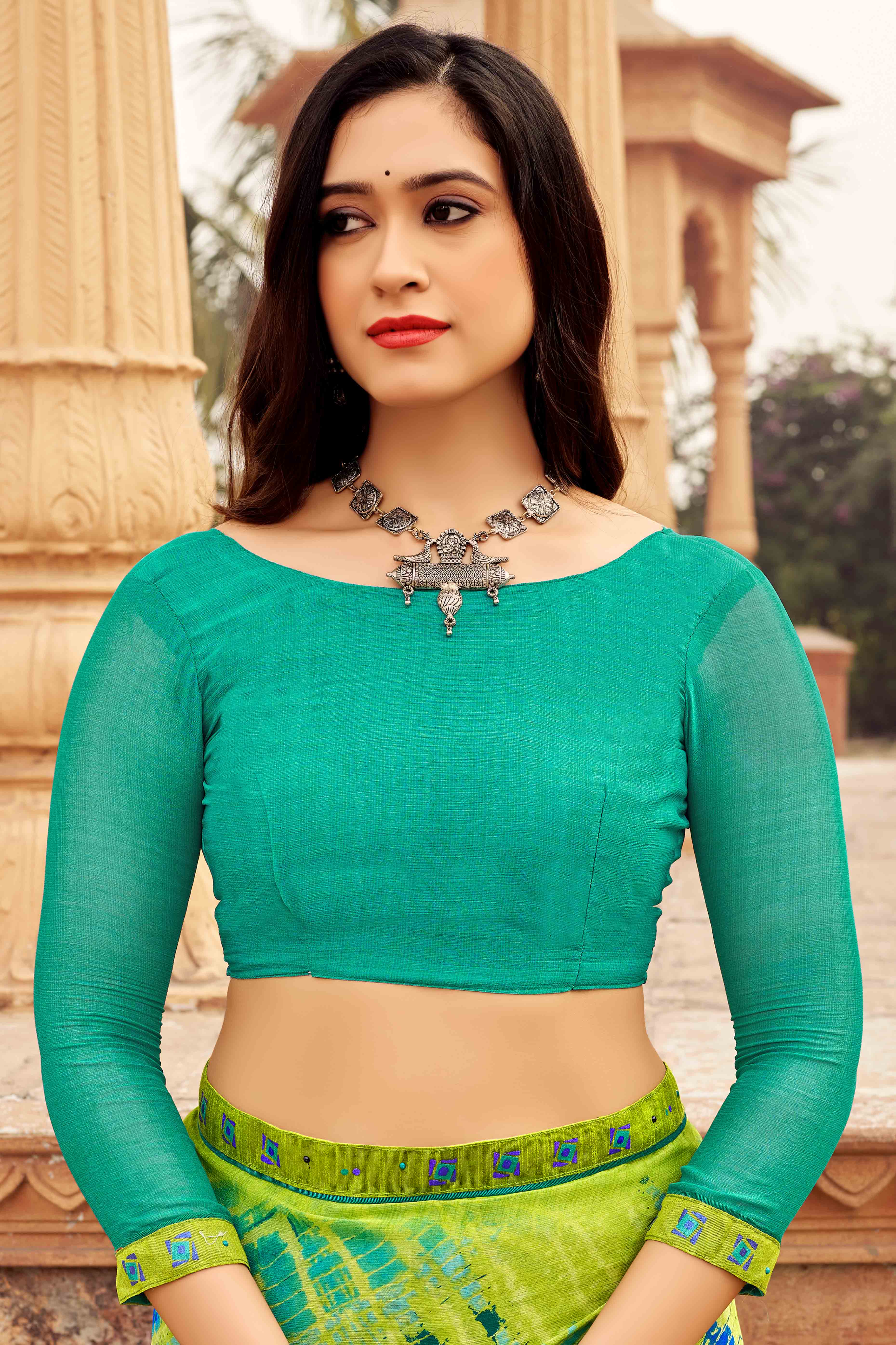 Green Abstract Printed Chiffon Saree - Image 4