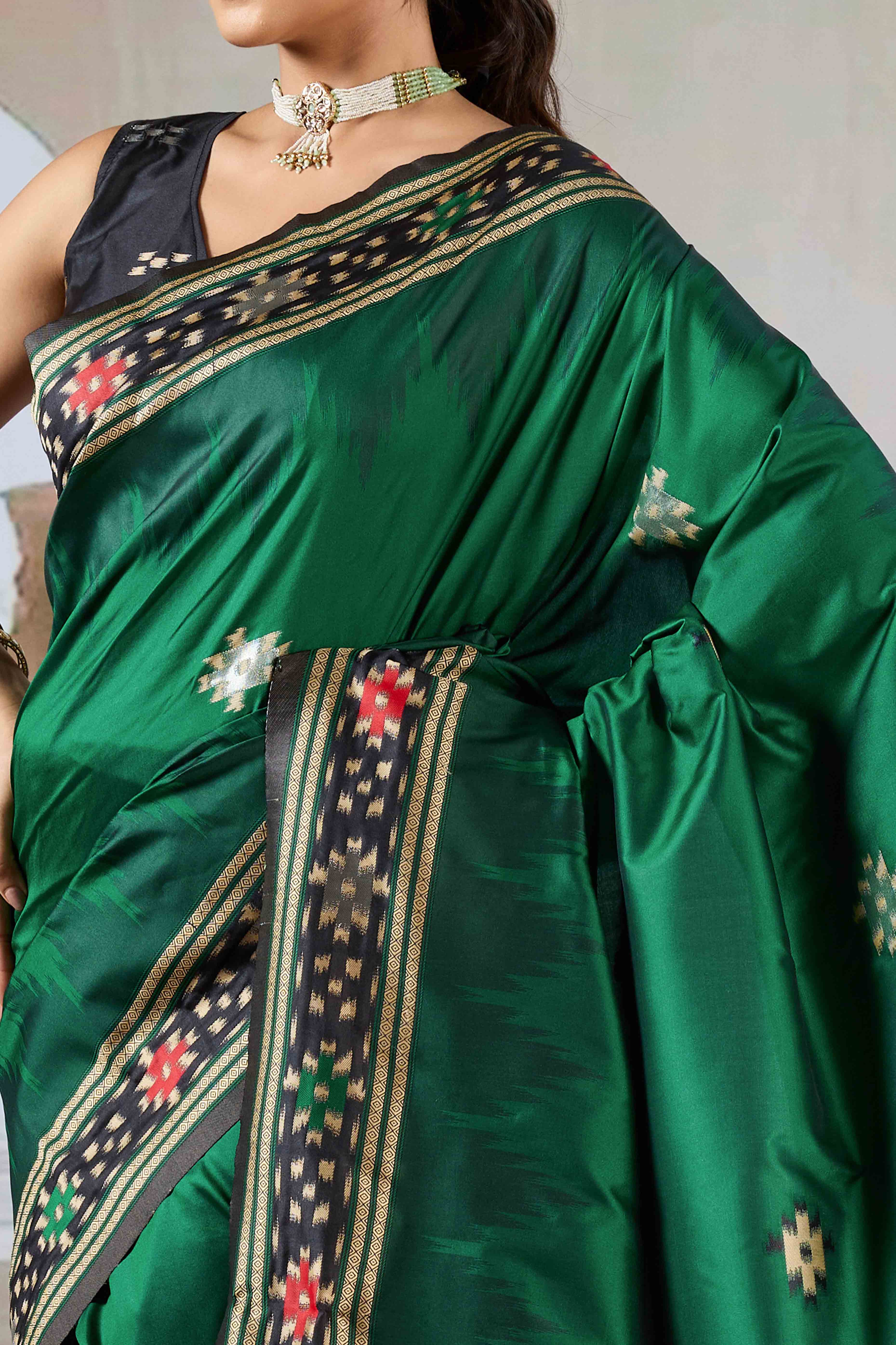 Green Art Silk Saree Adorned with Intricate Patola Style Woven Designs - Image 2
