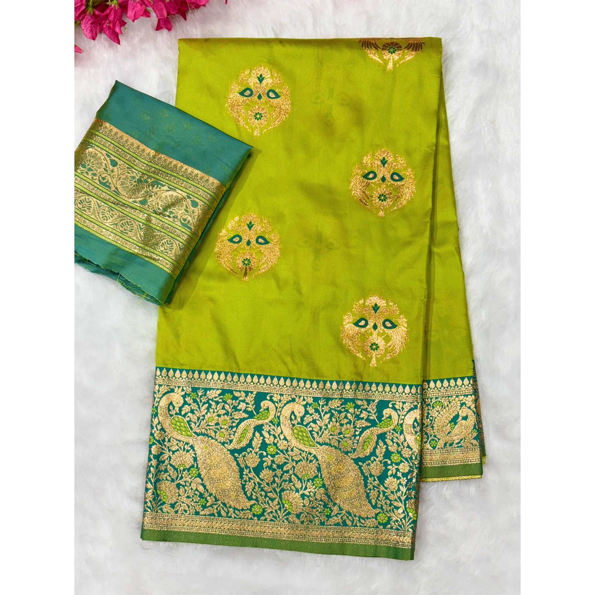 Green Banarasi Paithani Silk Saree With Floral Zari Weaving & Tassel Pallu - Image 6