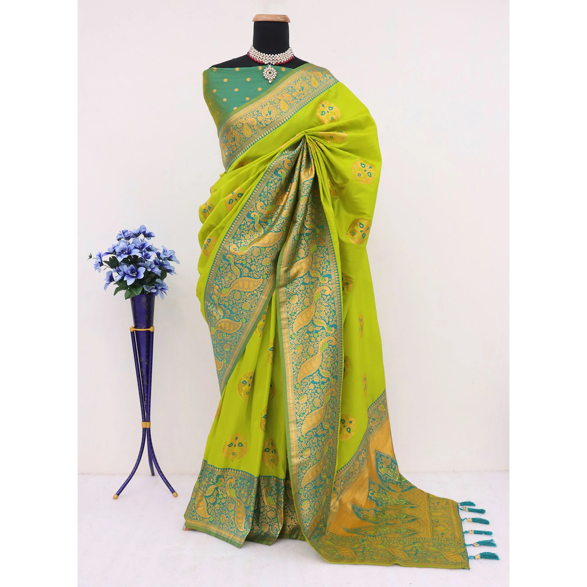 Green Banarasi Paithani Silk Saree With Floral Zari Weaving & Tassel Pallu - Image 7