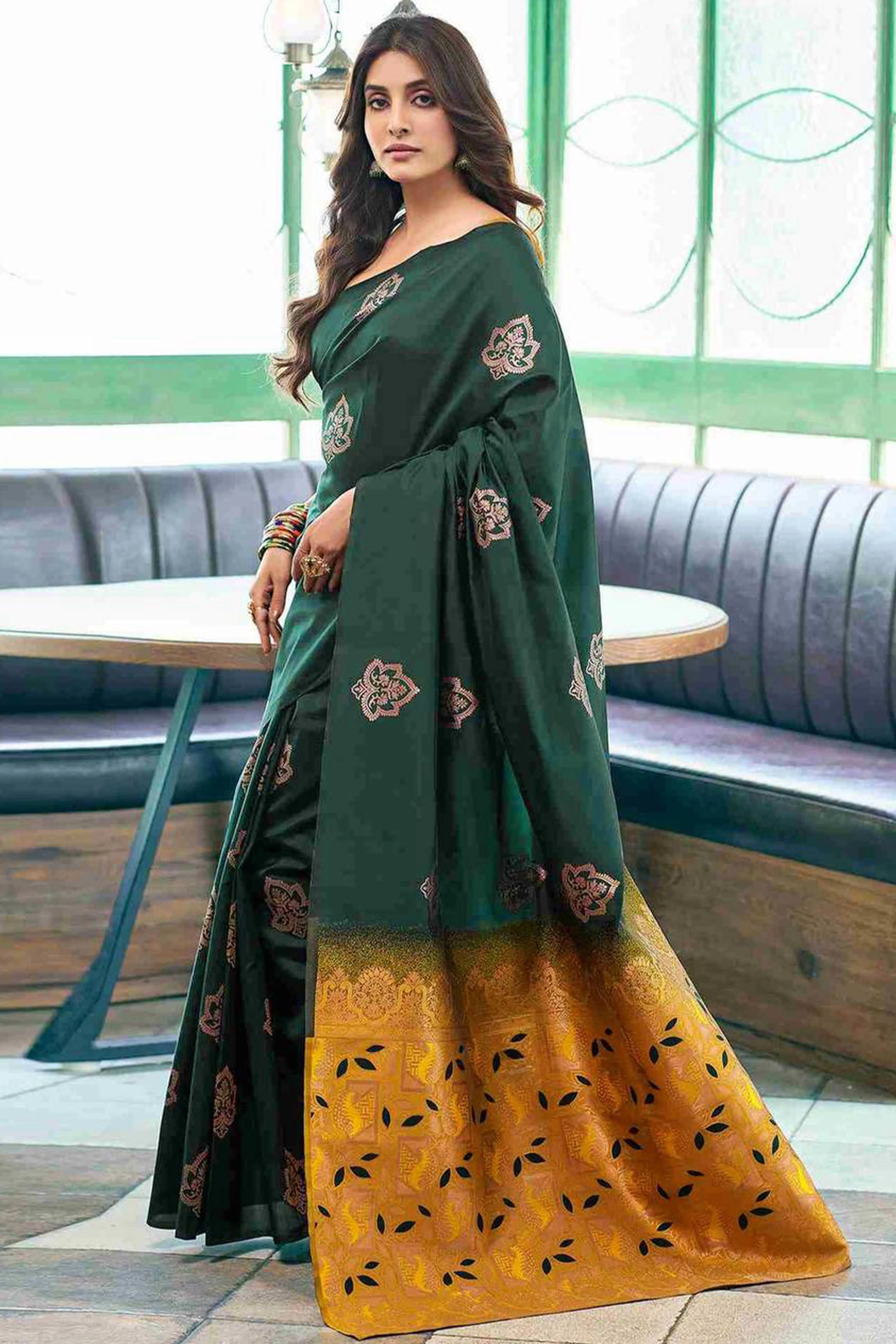 Green Banarasi Silk Saree Adorned with Elegant Floral Zari Weaving - Image 3