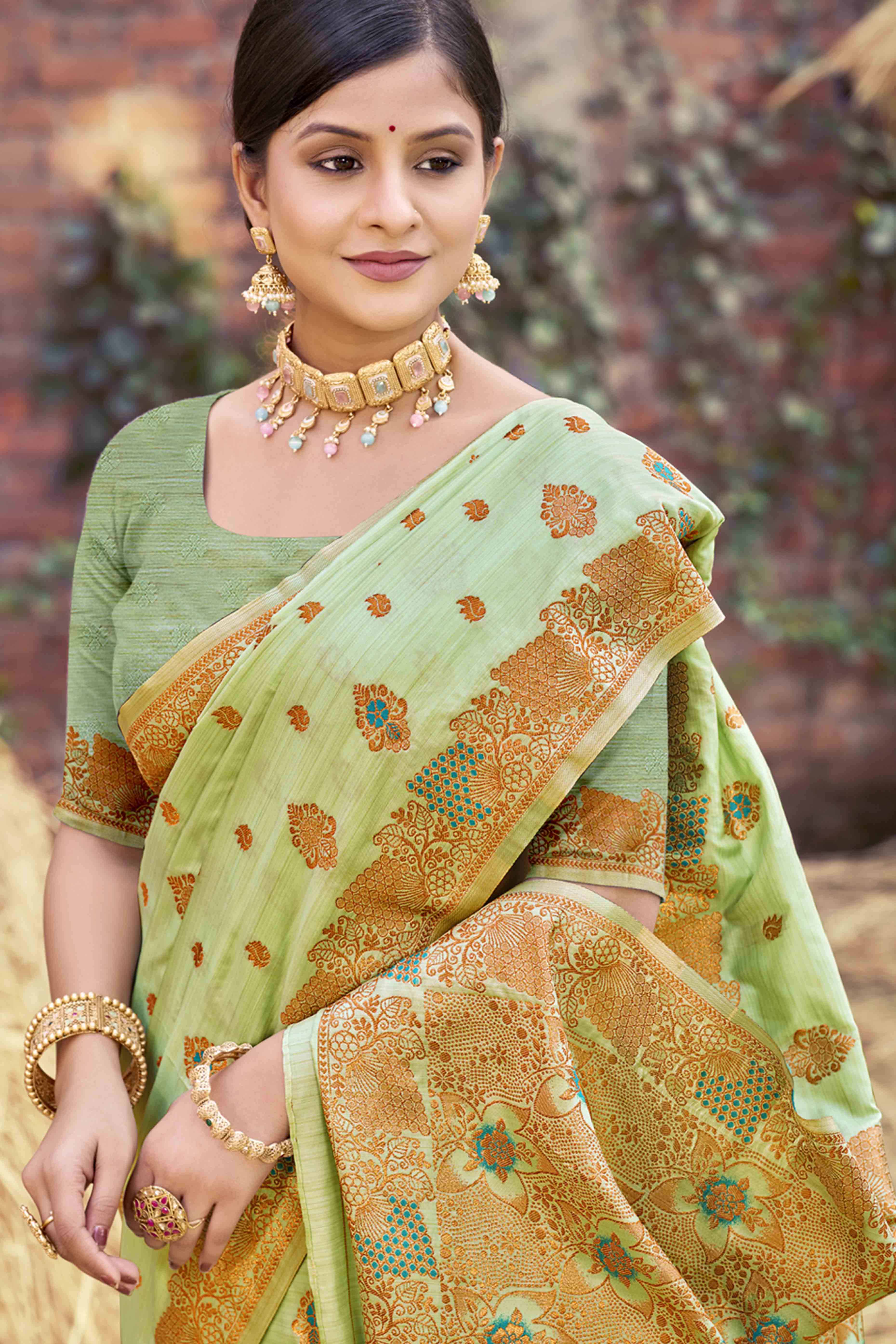 Green Banarasi Silk Saree Adorned With Woven Zari Floral Motifs - Image 3