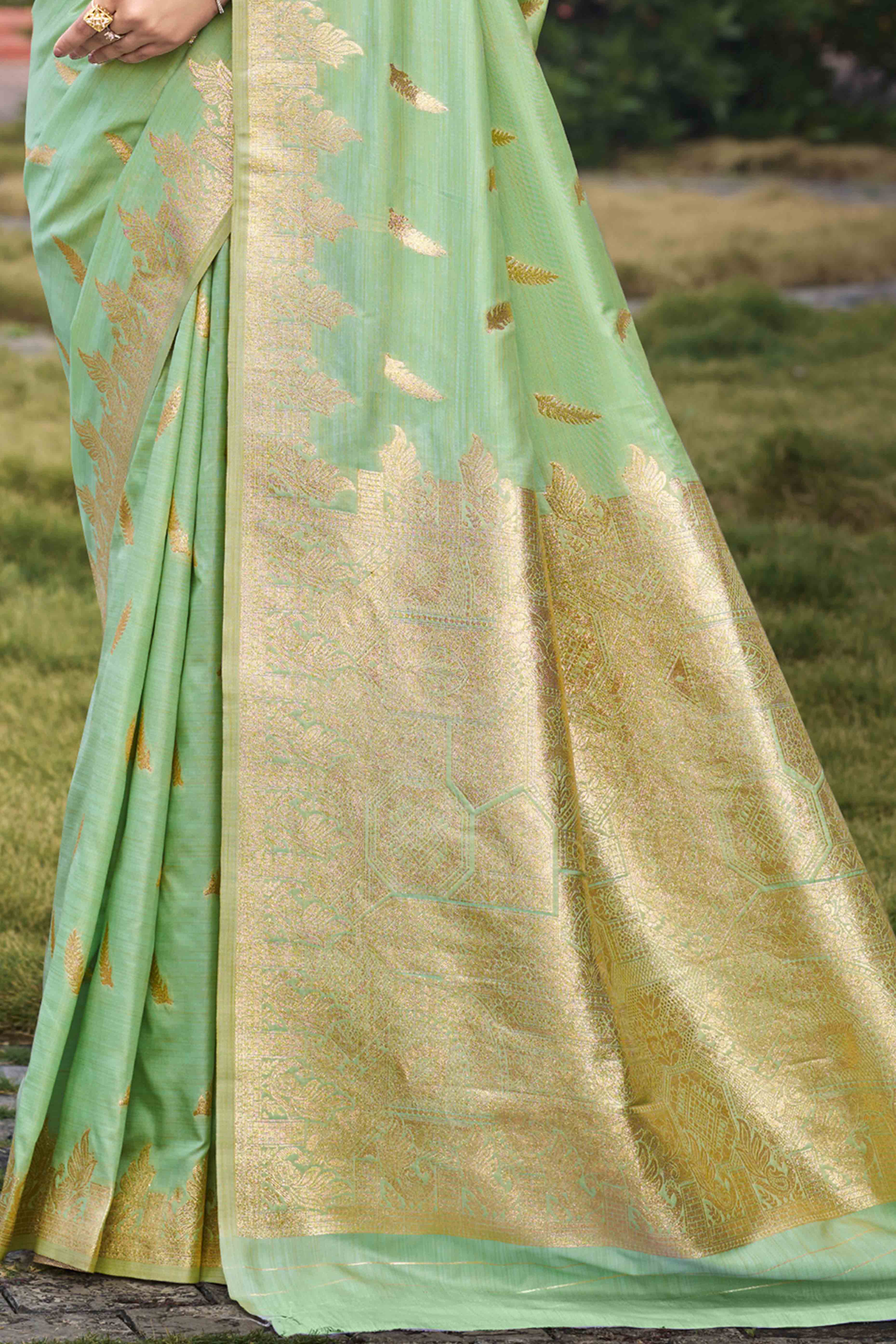 Green Banarasi Silk Saree With Delicate Floral Zari Weaving - Image 4