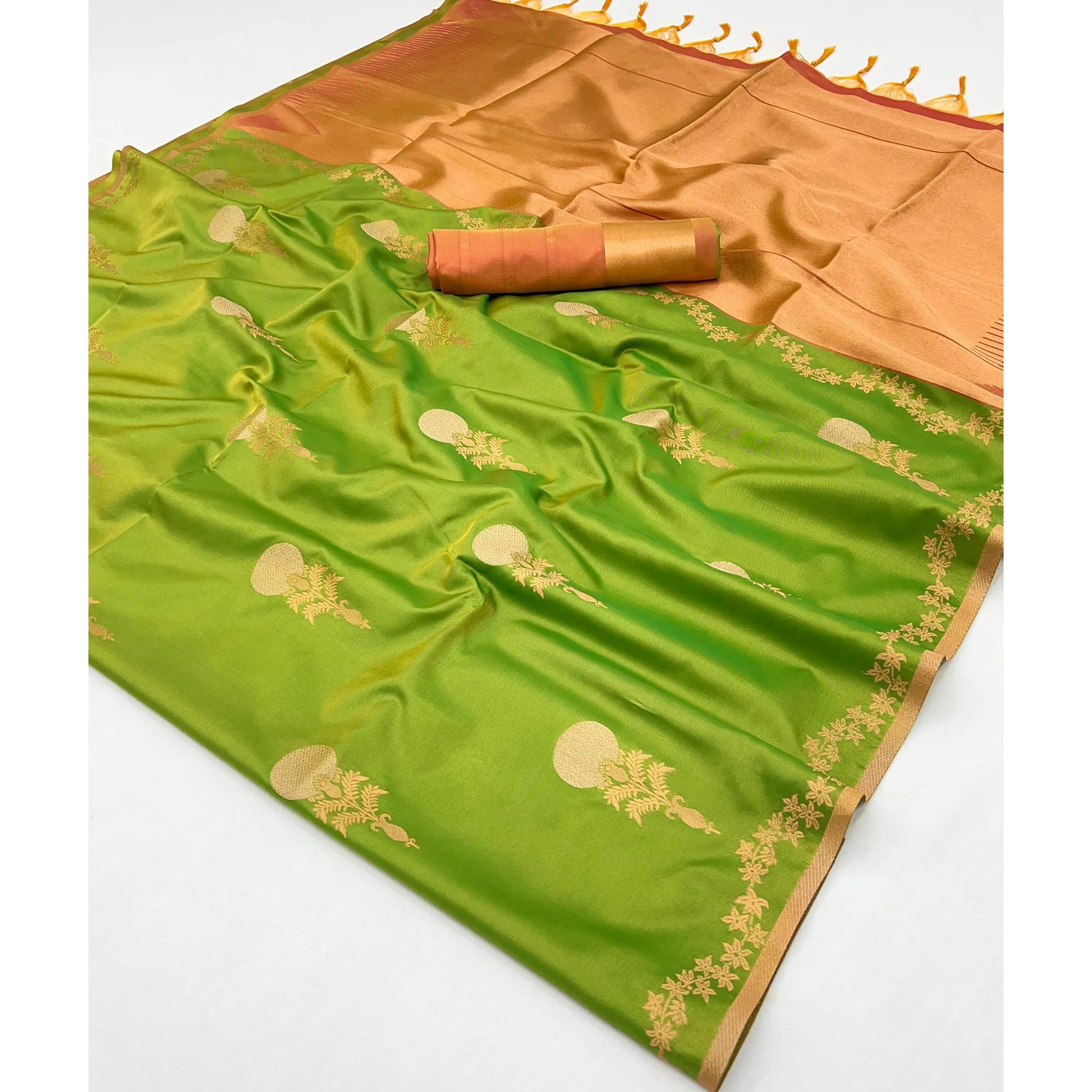 Green Banarasi Silk Saree with Floral Zari Weaving - Image 4