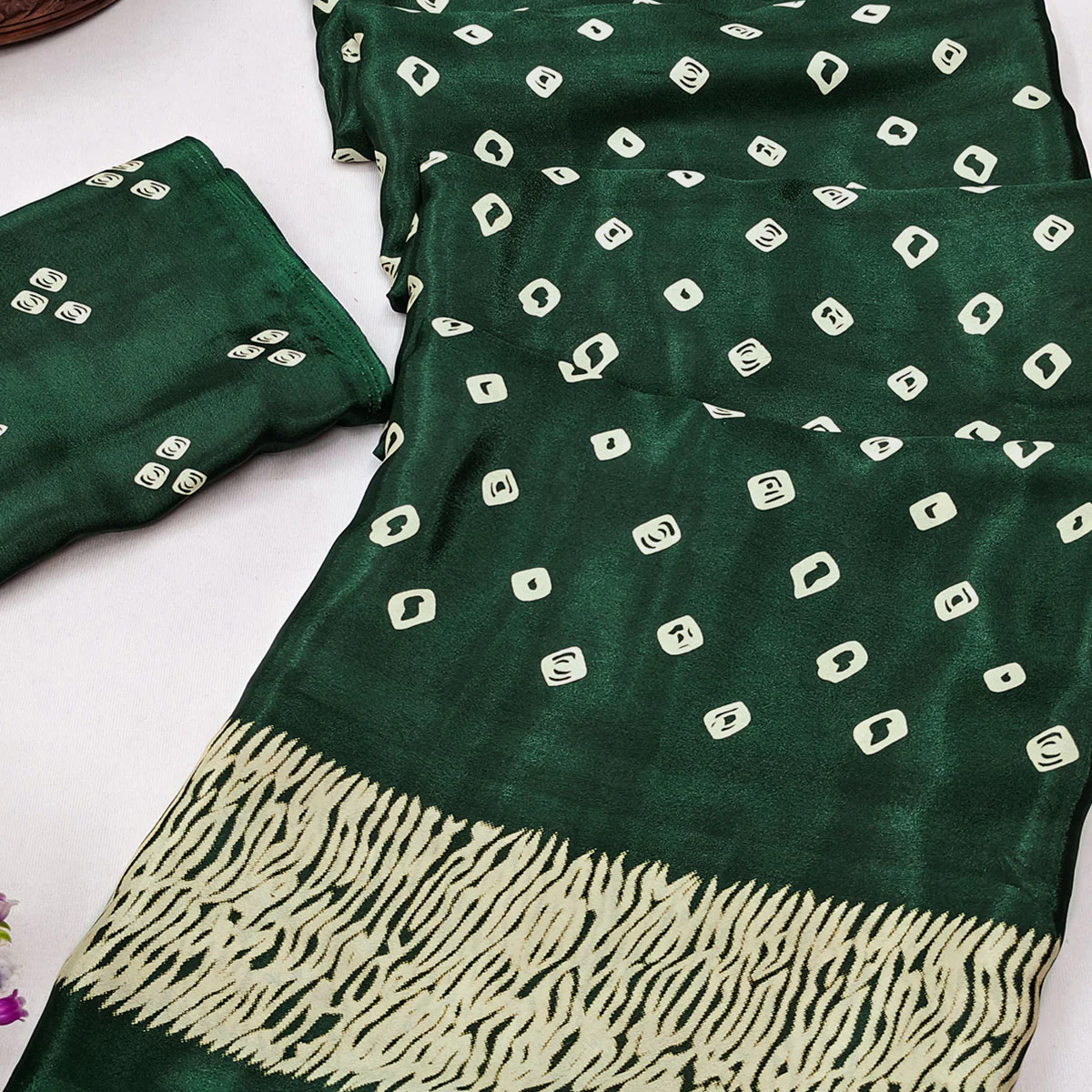 Green Bandhani Printed Chiffon Saree With Traditional Appeal - Image 2