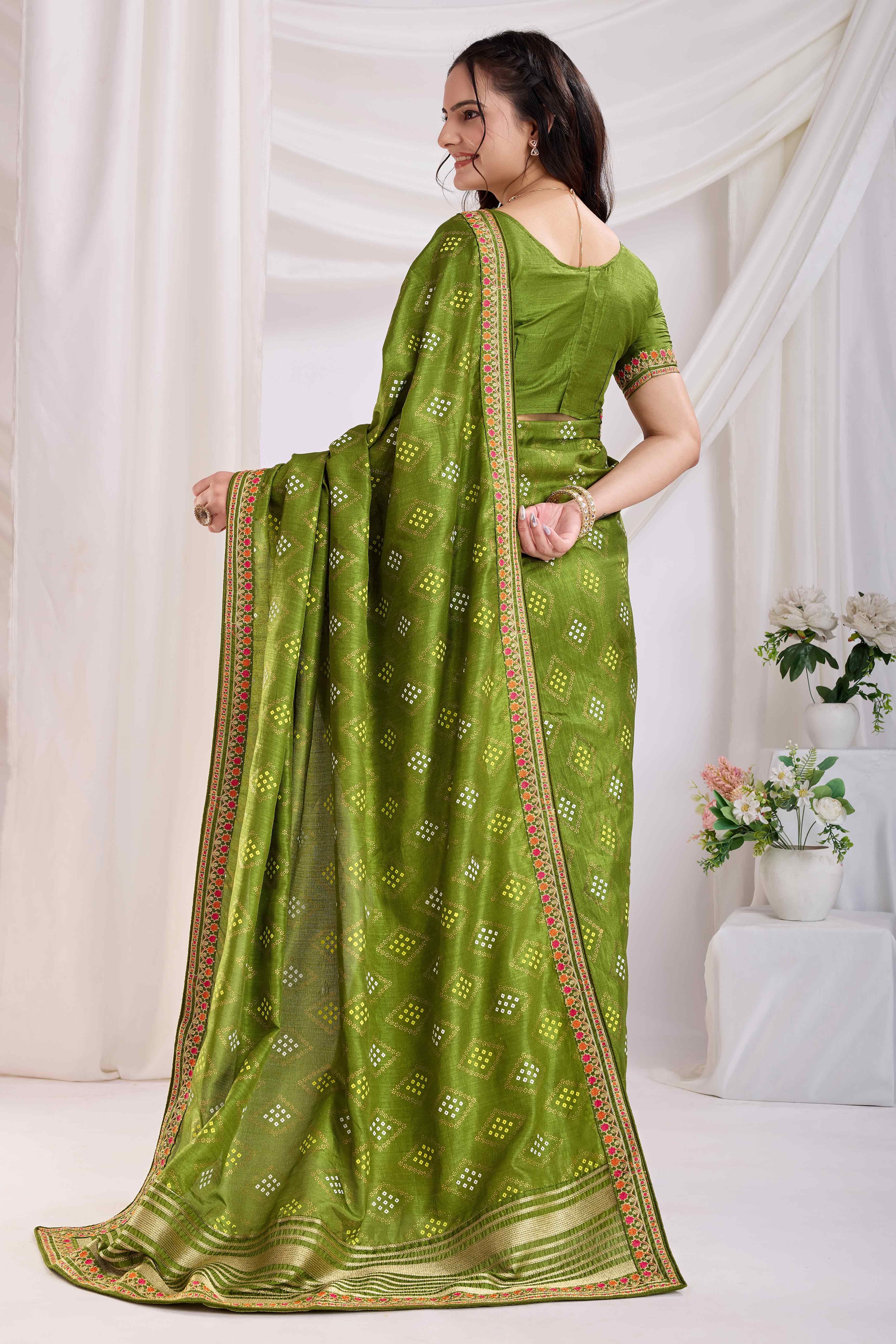 Green Bandhani Printed Vichitra Silk Saree With Embroidery Border - Image 4