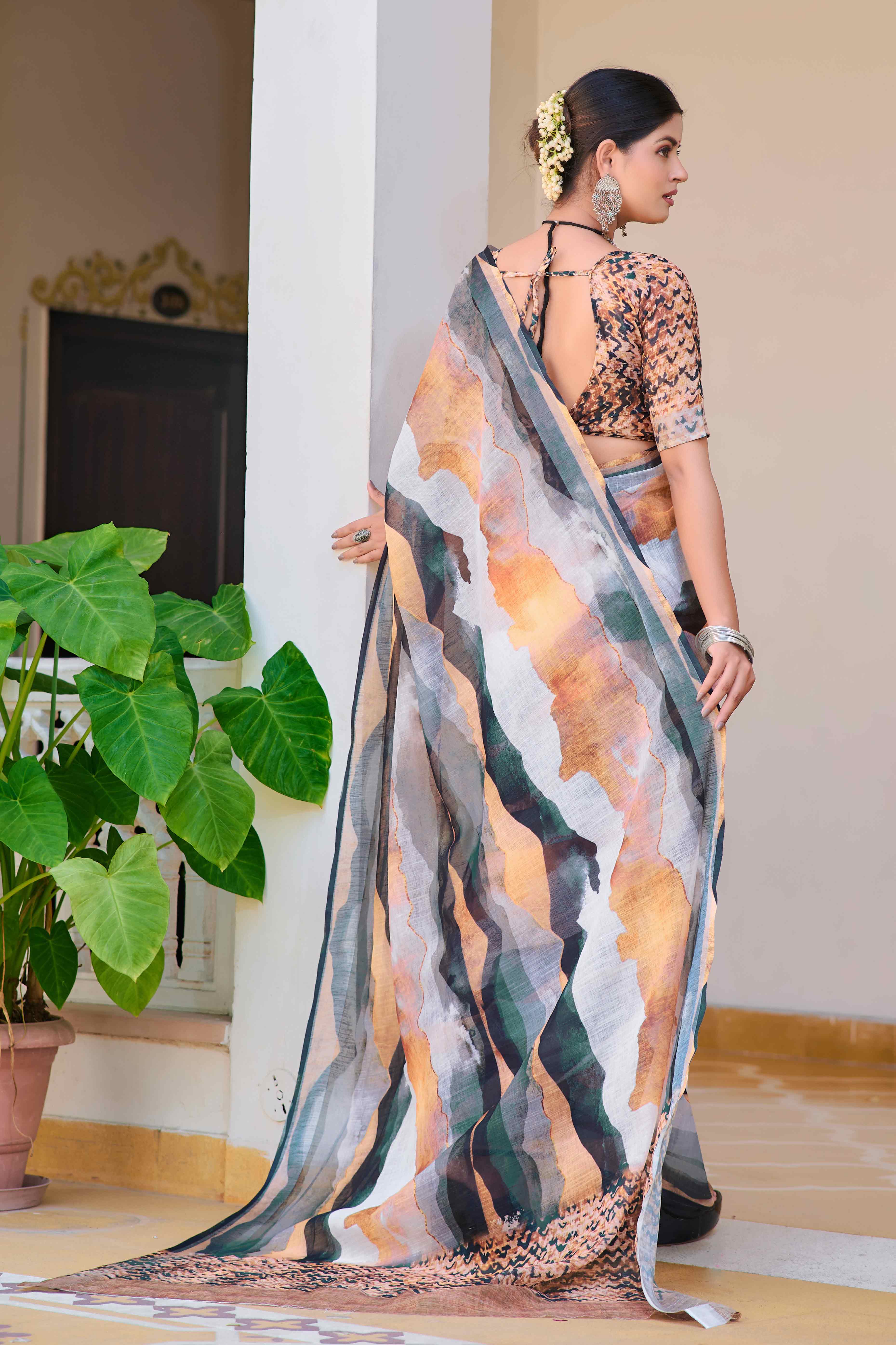 Green & Black Abstract Printed Linen Saree - Image 5
