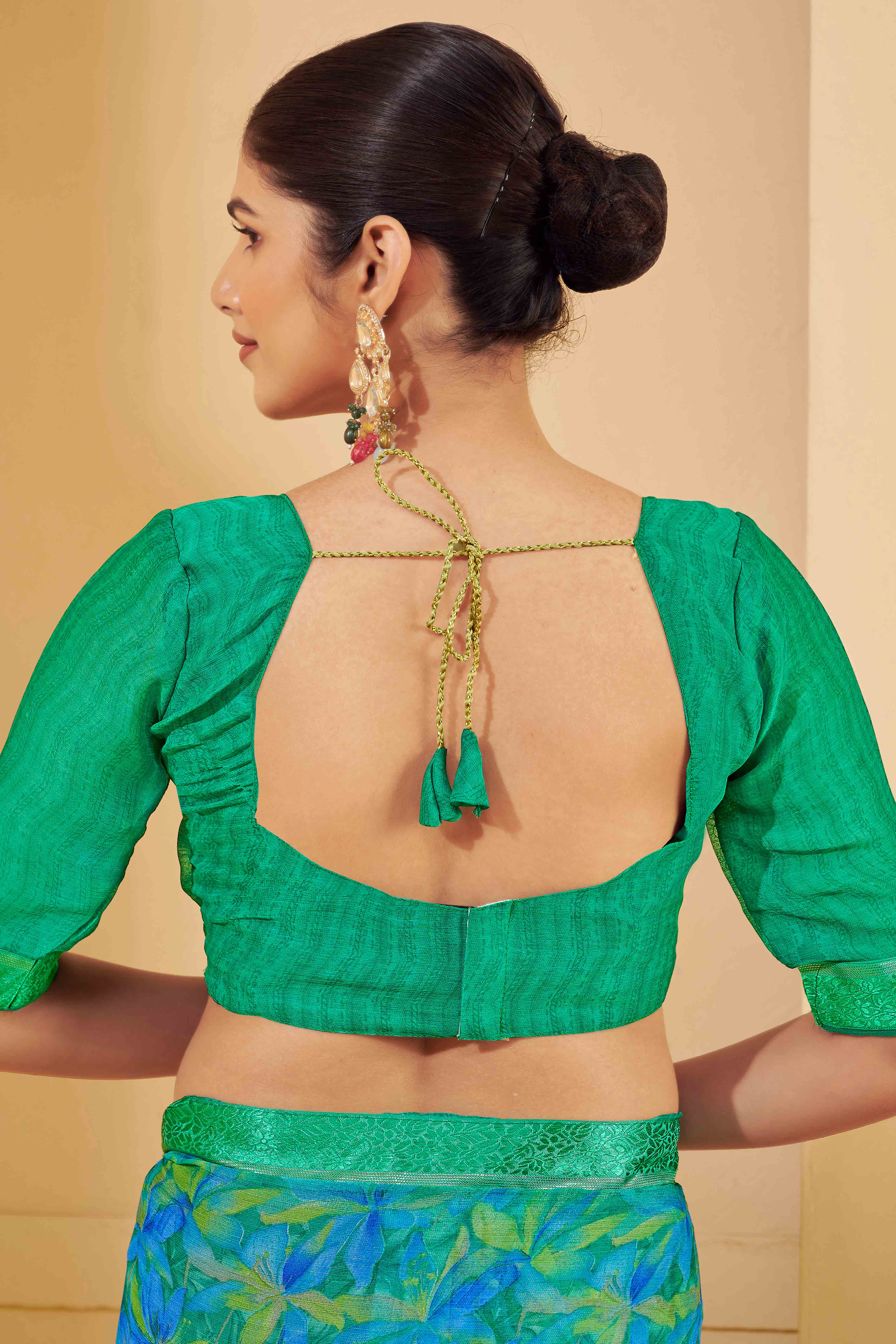 Green & Blue Chiffon Saree Adorned With Artistic Floral Print & Finely Crafted Woven Lace Border - Image 4
