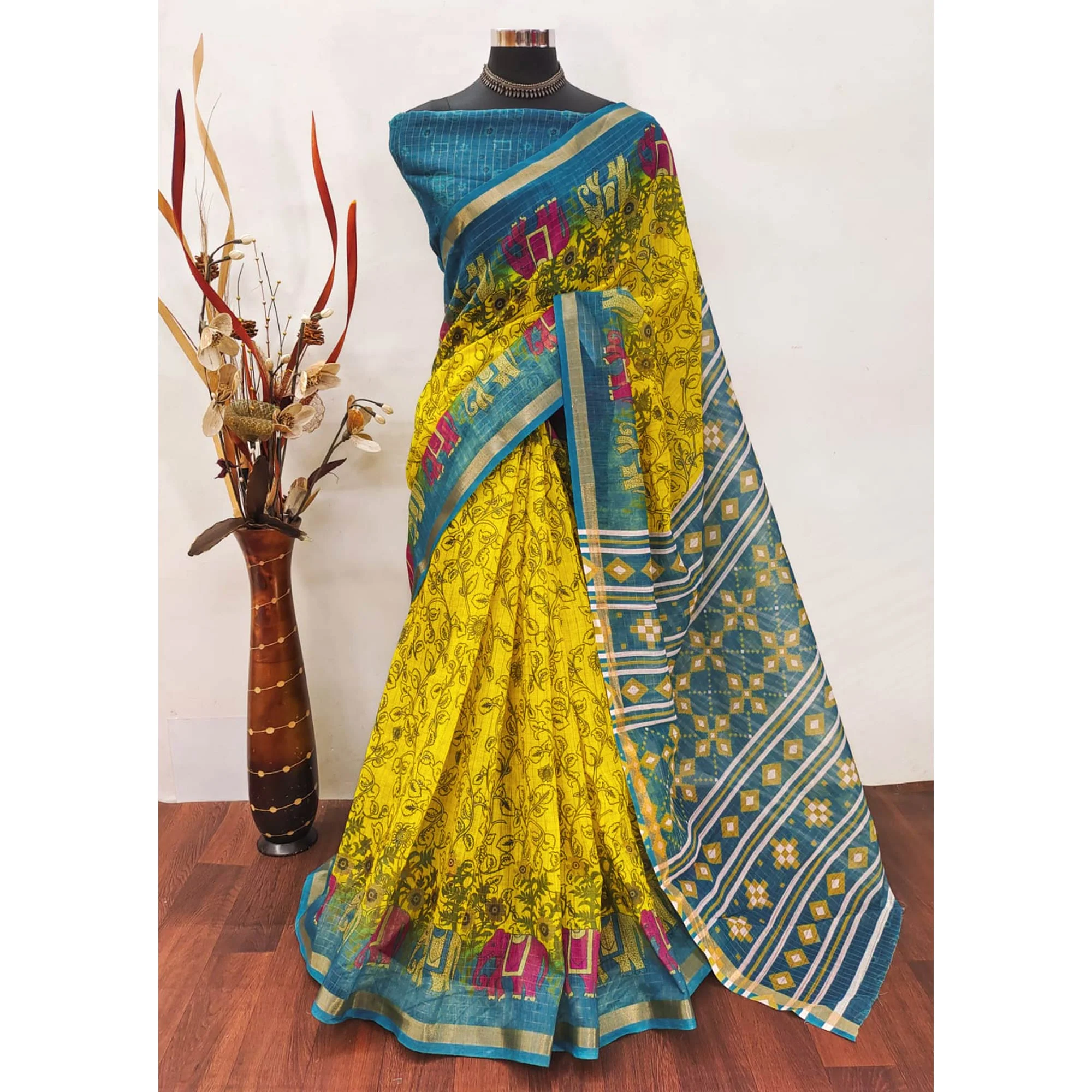 Green Checks Zari Woven With Printed Linen Saree - Image 4