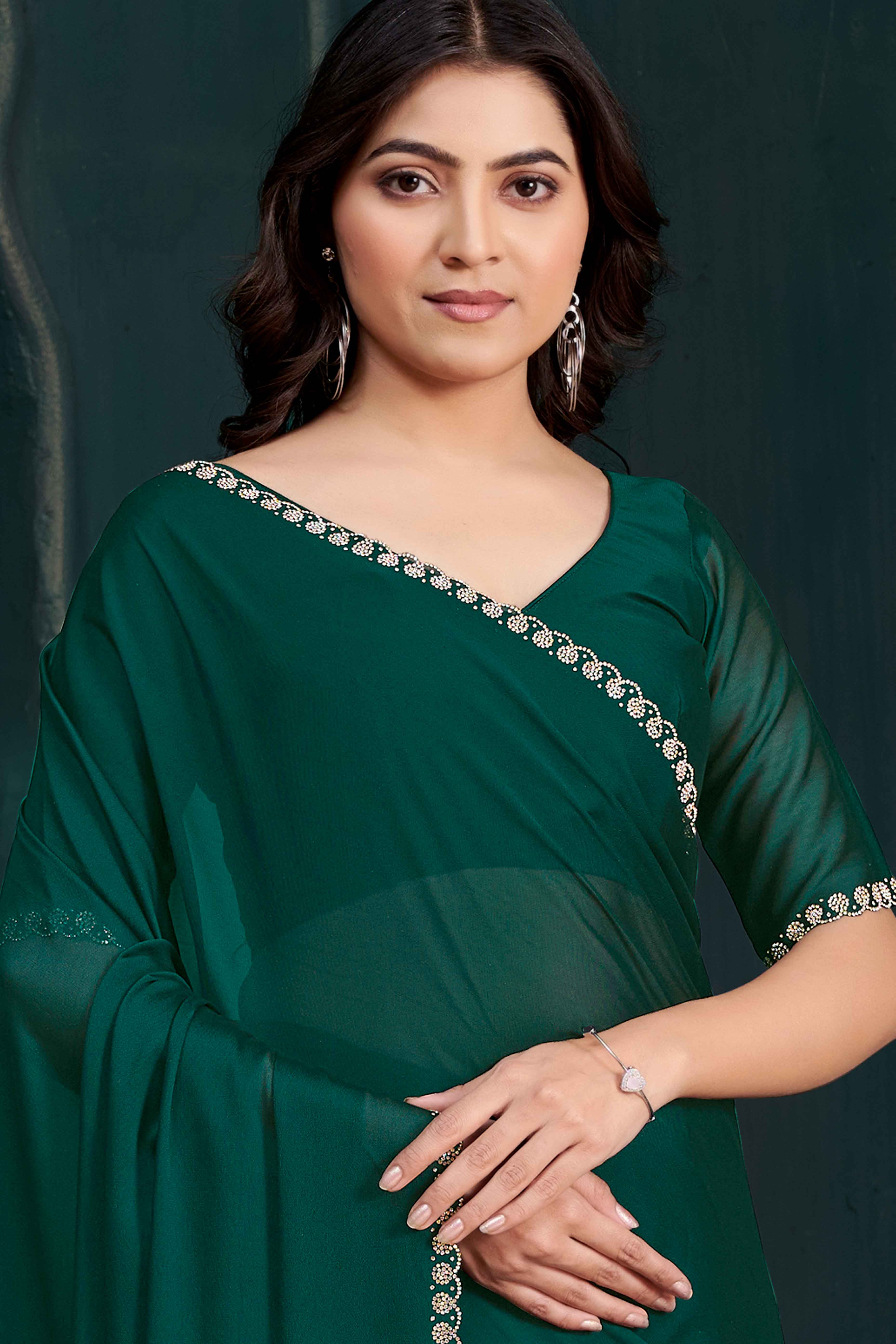 Green Crepe Silk Solid Saree with Elegant Zarkan Border Detailing - Image 6