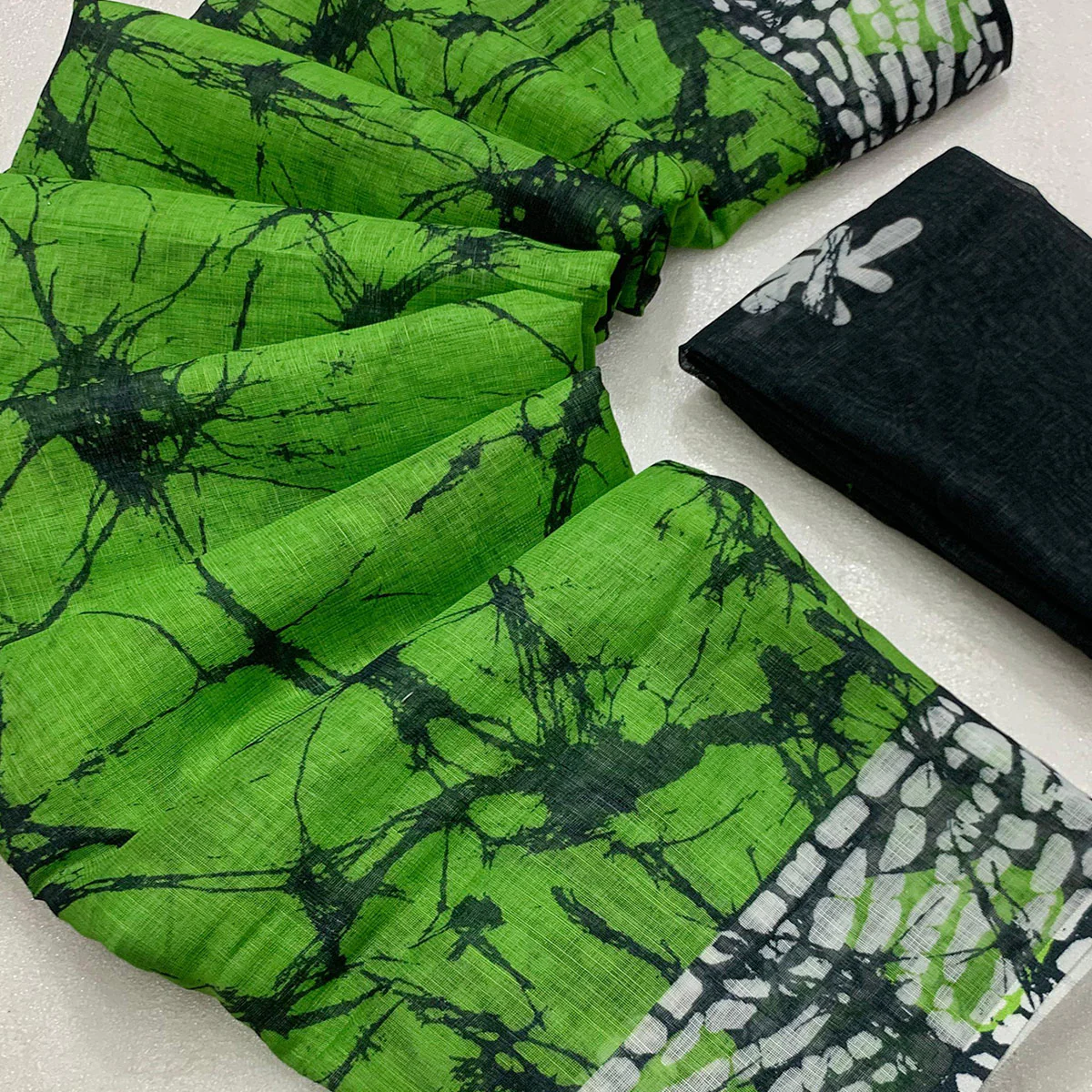 Parrot Green Digital Printed Linen Cotton Saree - Image 2