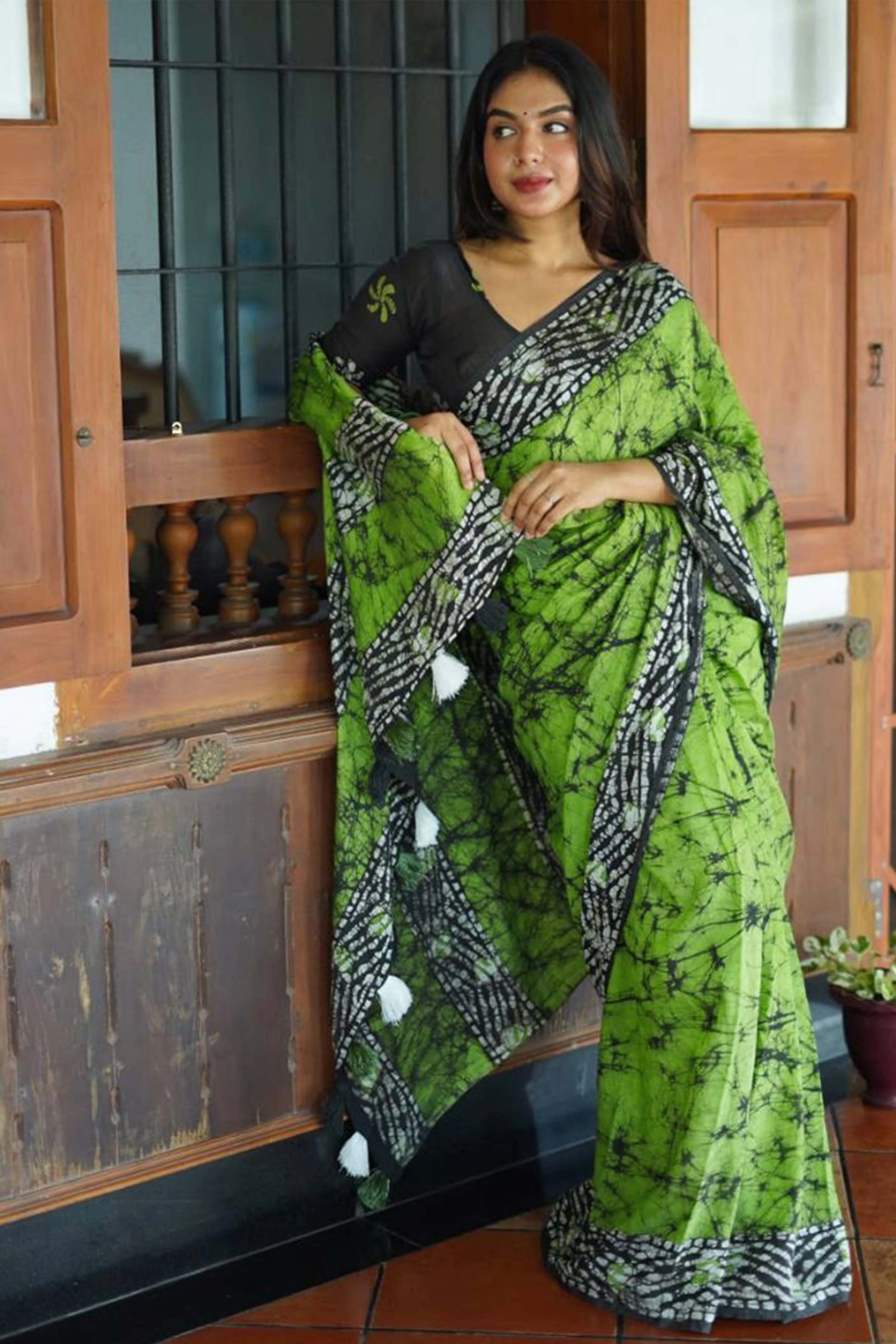 Parrot Green Digital Printed Linen Cotton Saree - Image 4