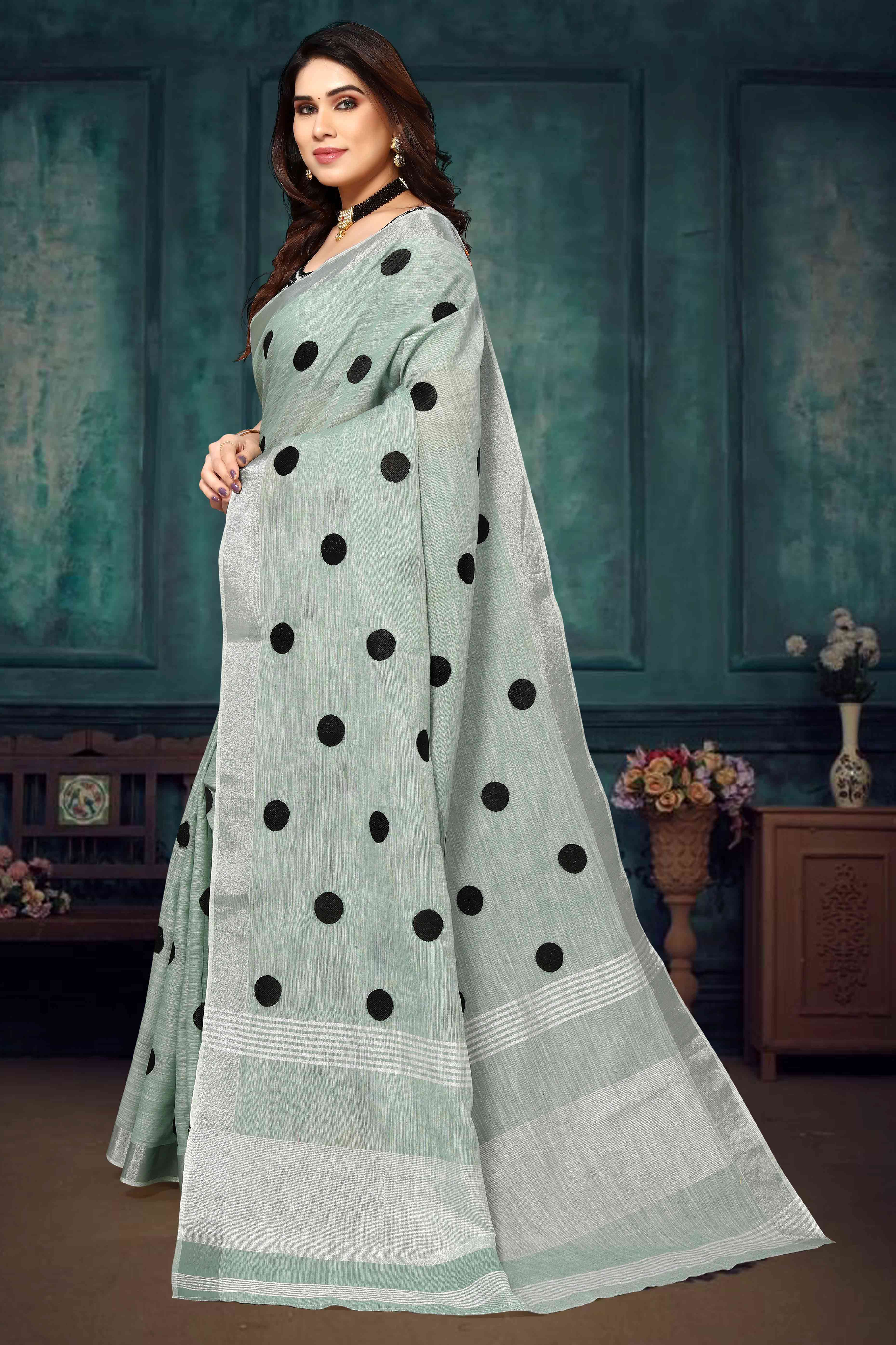 Green Embroidered Linen Cotton Saree With Zari Border - Image 4