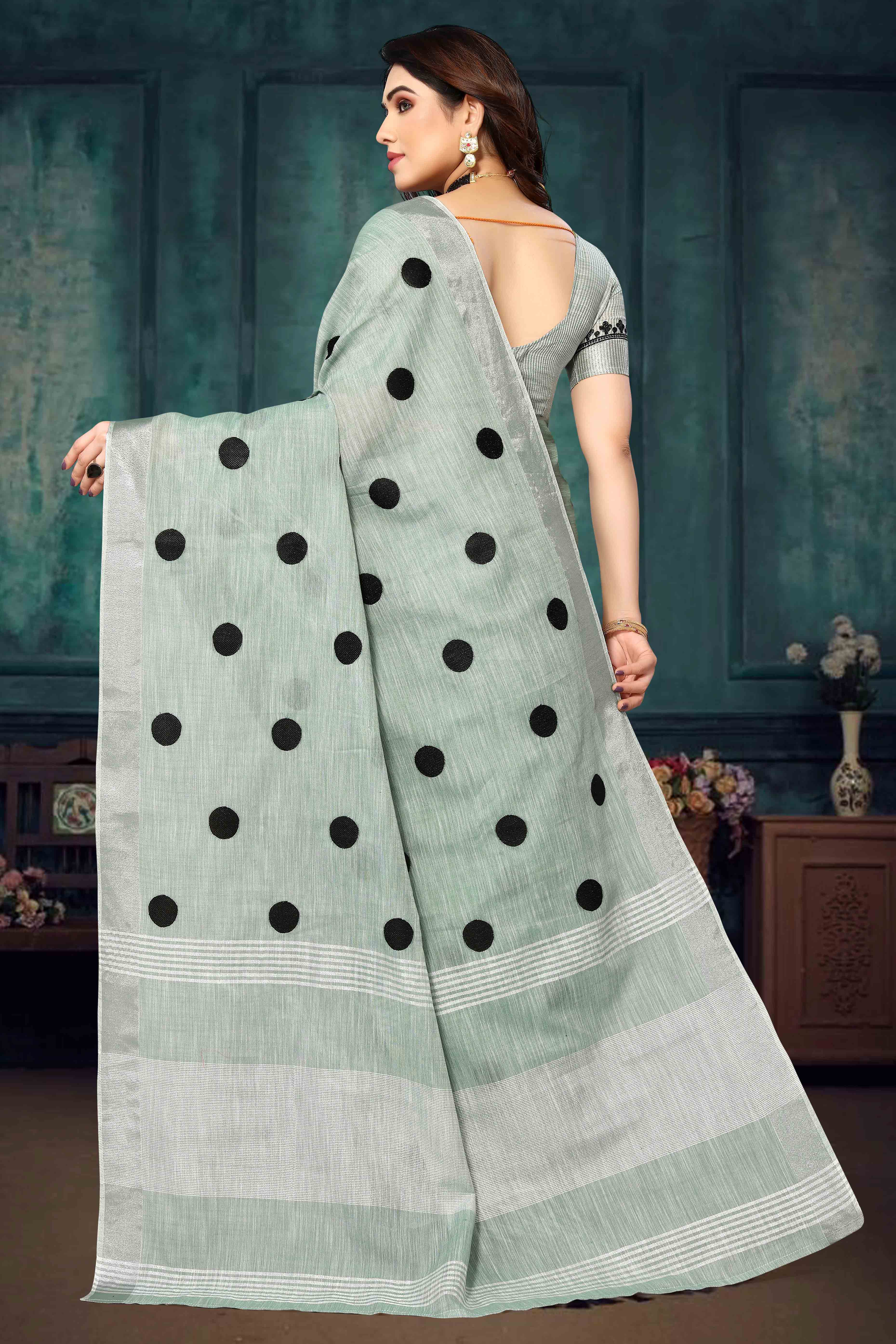 Green Embroidered Linen Cotton Saree With Zari Border - Image 5